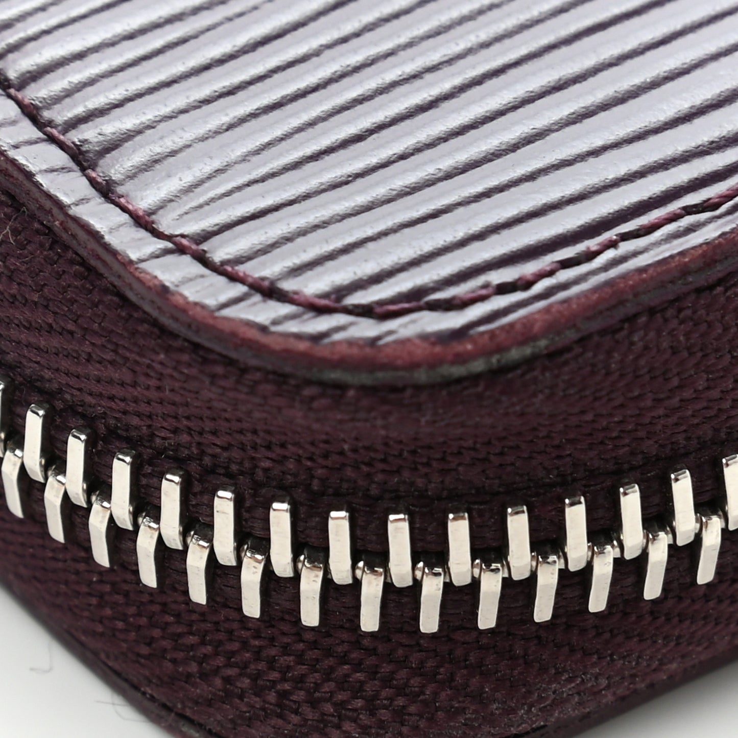 Epi Zippy Organizer Wallet Cassis
