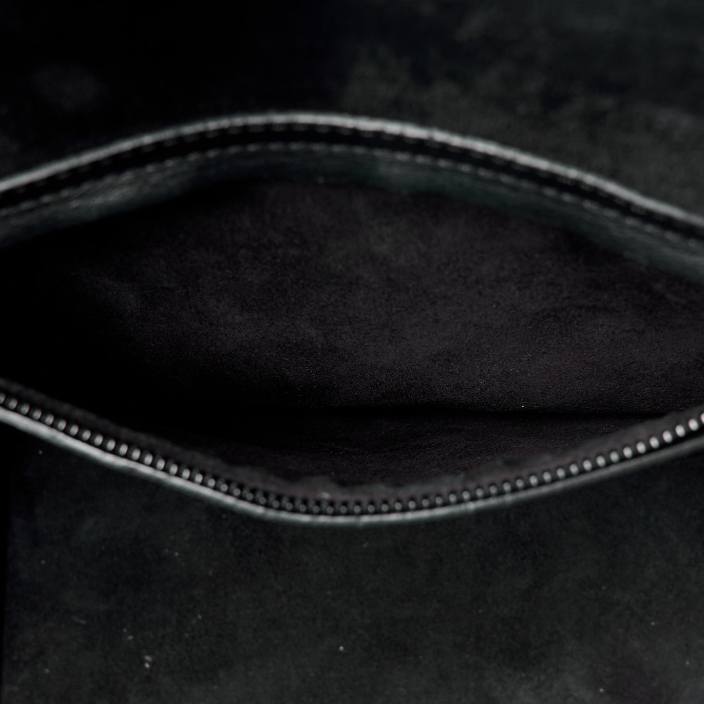 Smooth Calfskin Medium Phantom Luggage Black