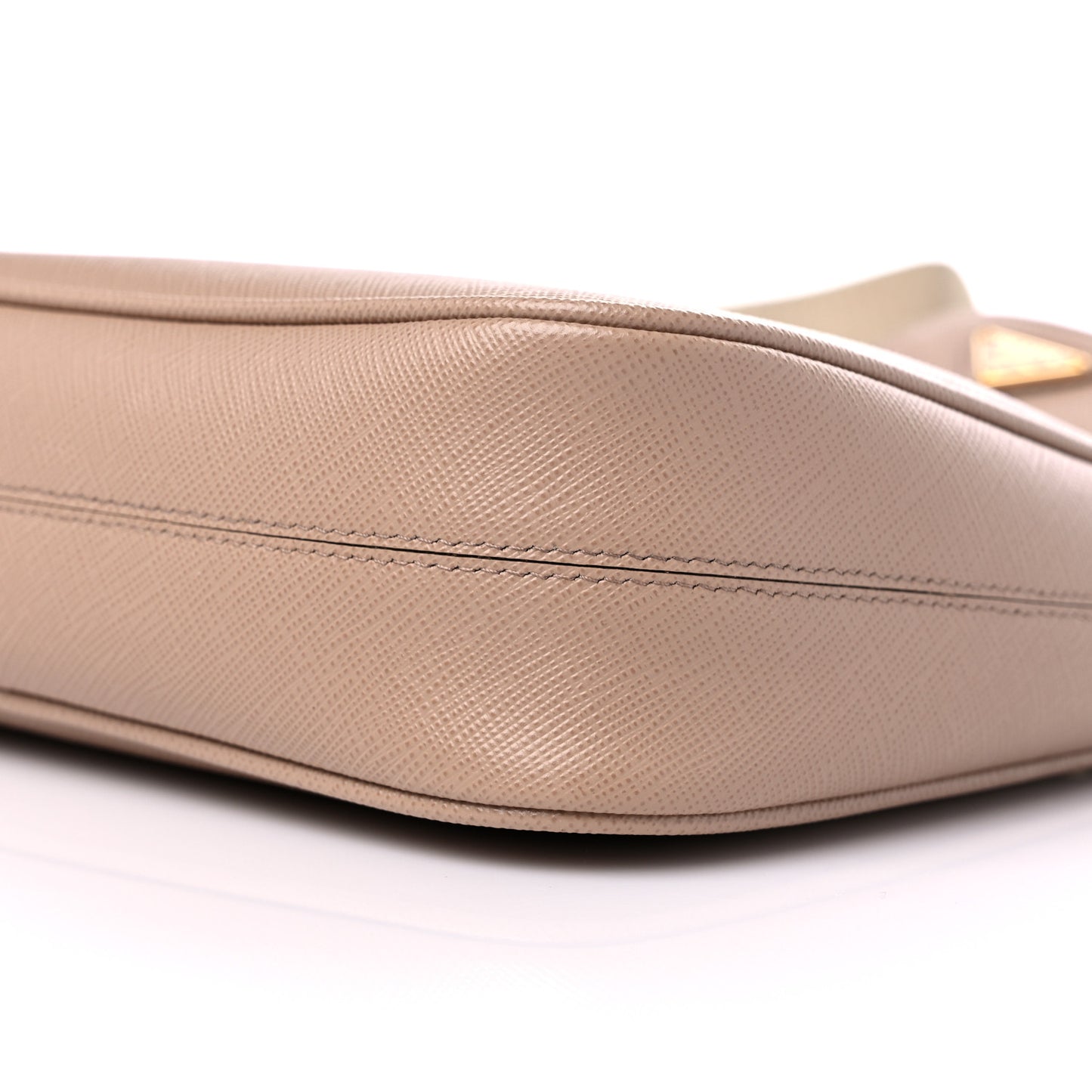 Saffiano Lux Re-Edition 2005 Shoulder Bag Cammeo
