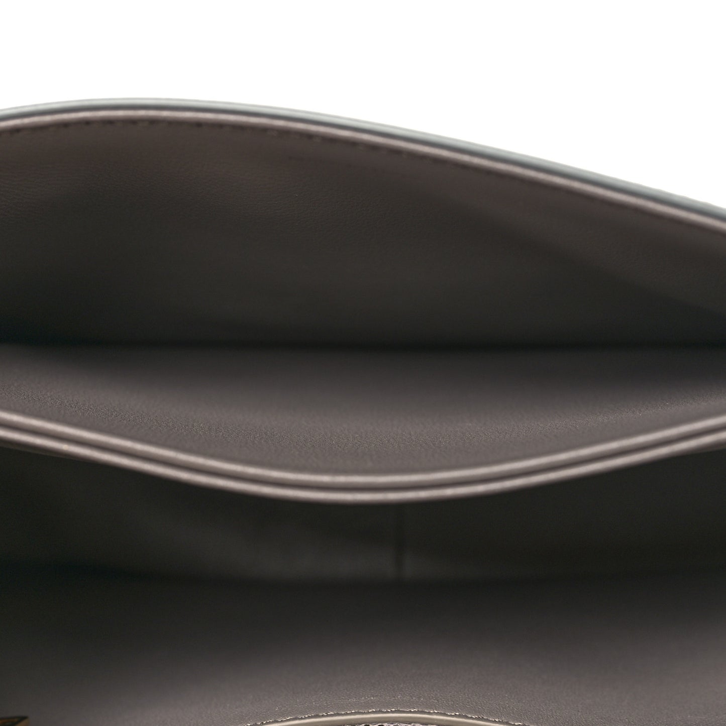 Shiny Calfskin Teen Triomphe Pebble