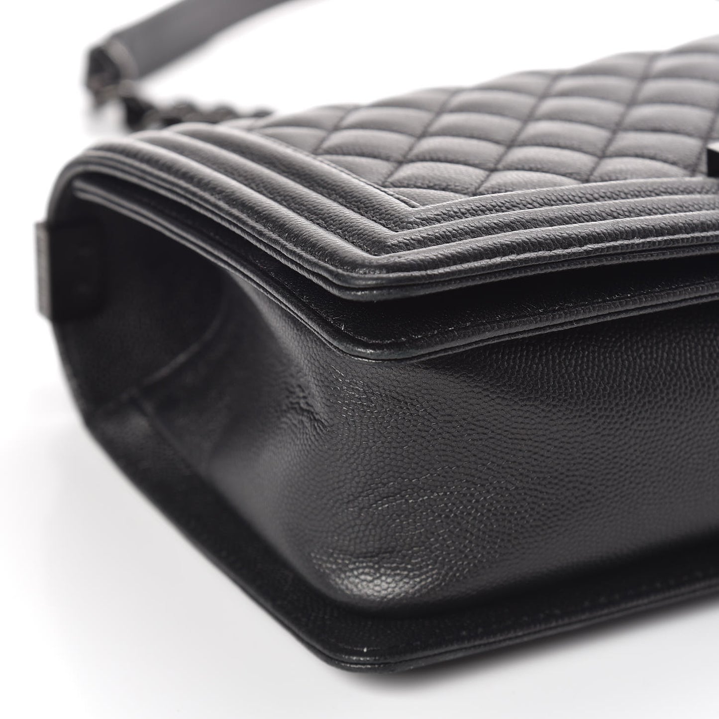 Caviar Quilted Medium Boy Flap So Black