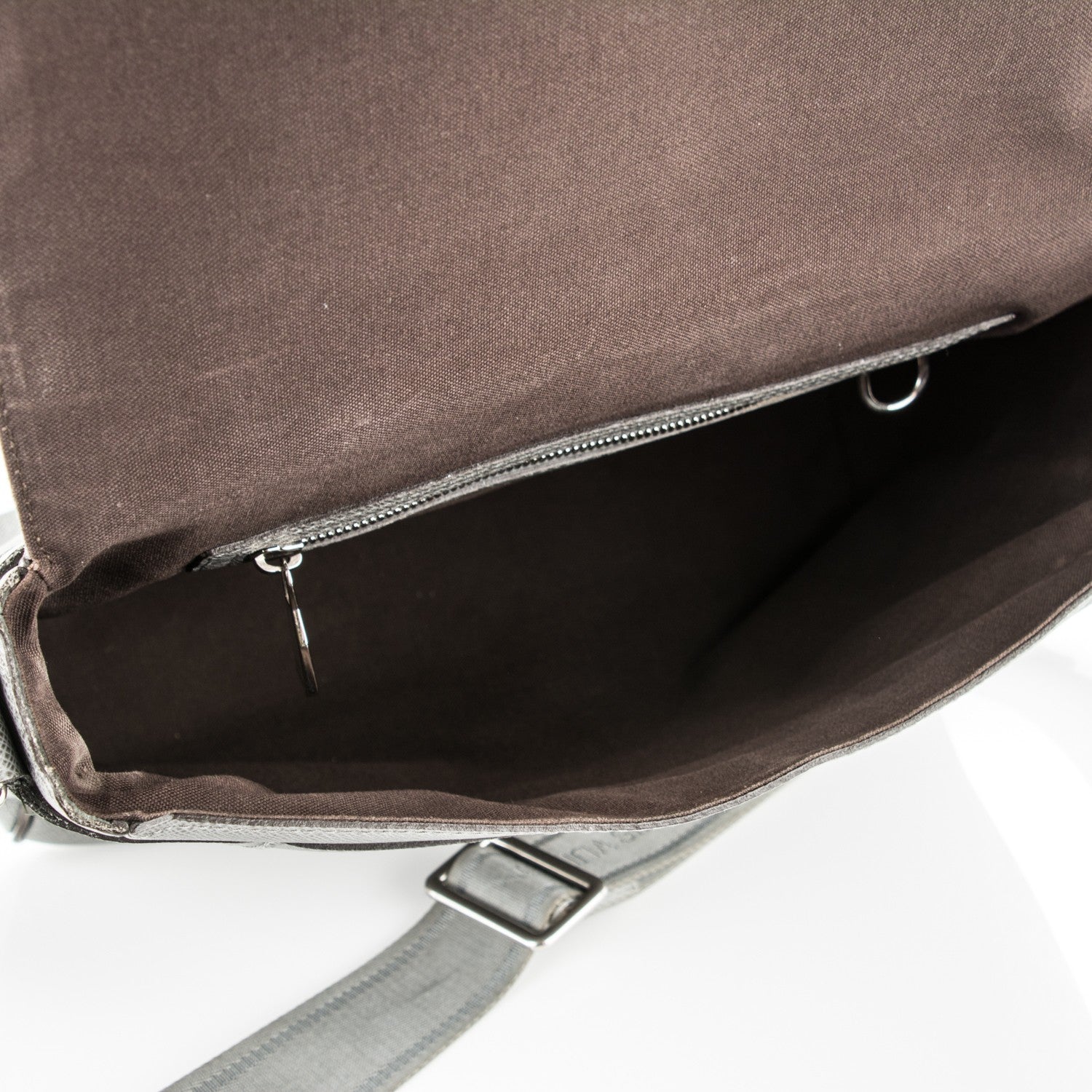 Louis Vuitton Taiga Roman MM Messenger Glacier 5 of 9