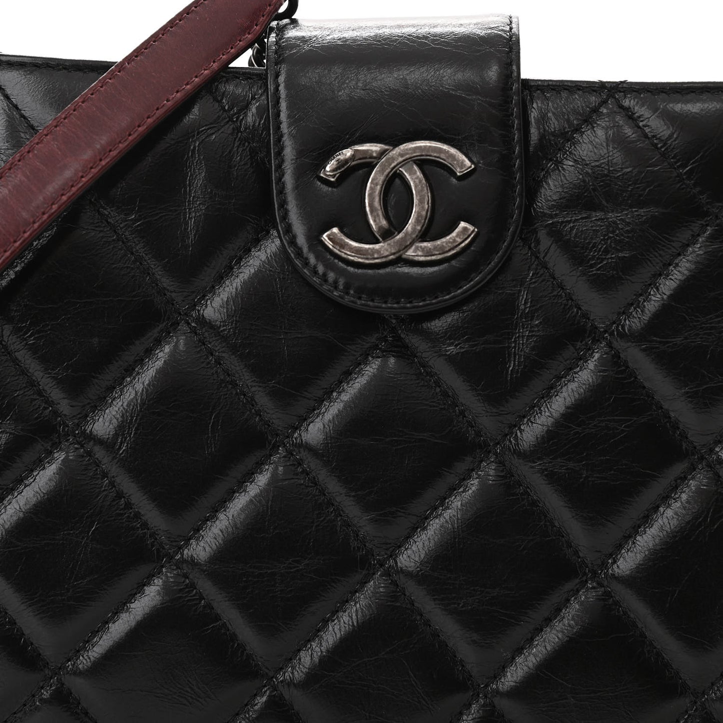 Glazed Calfskin Quilted Coco Pleats Chain Clutch Black