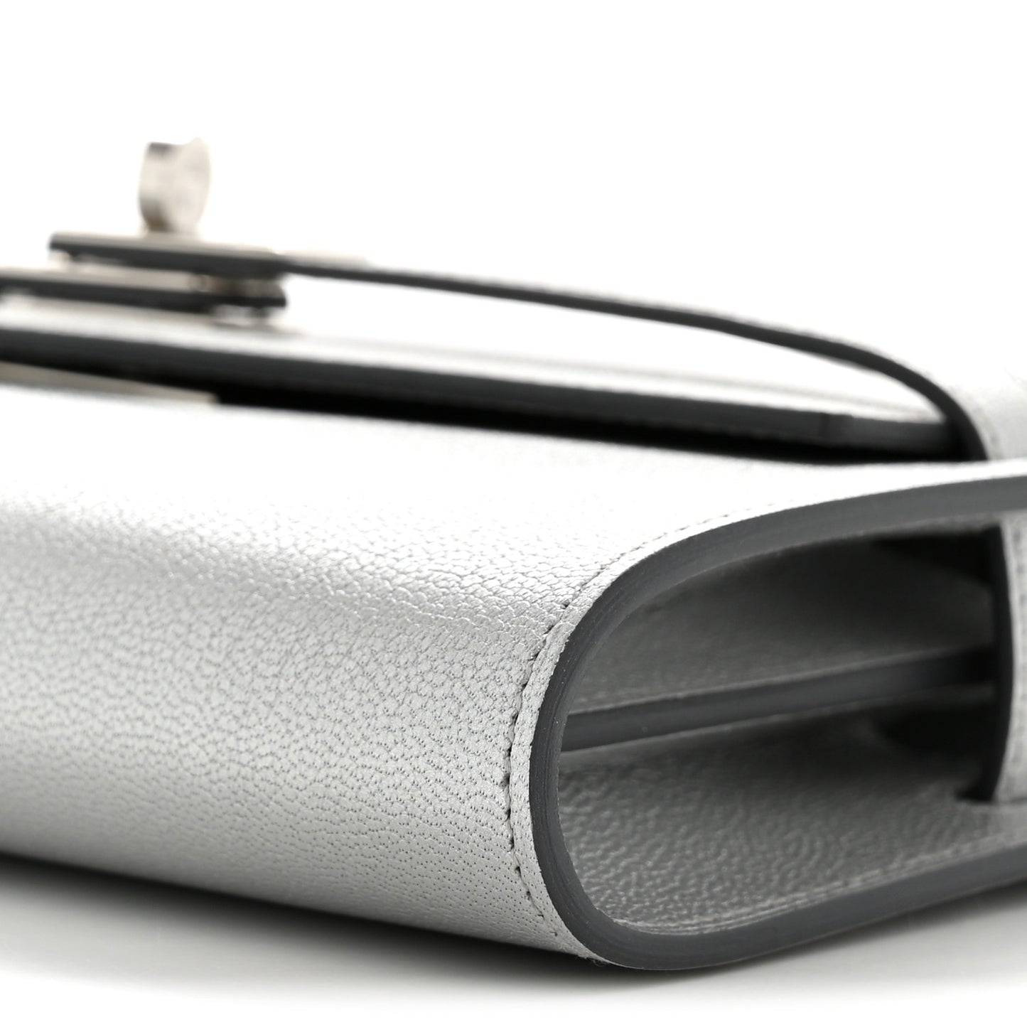 Metallic Chevre Chamkilight Kelly Wallet To Go Argent