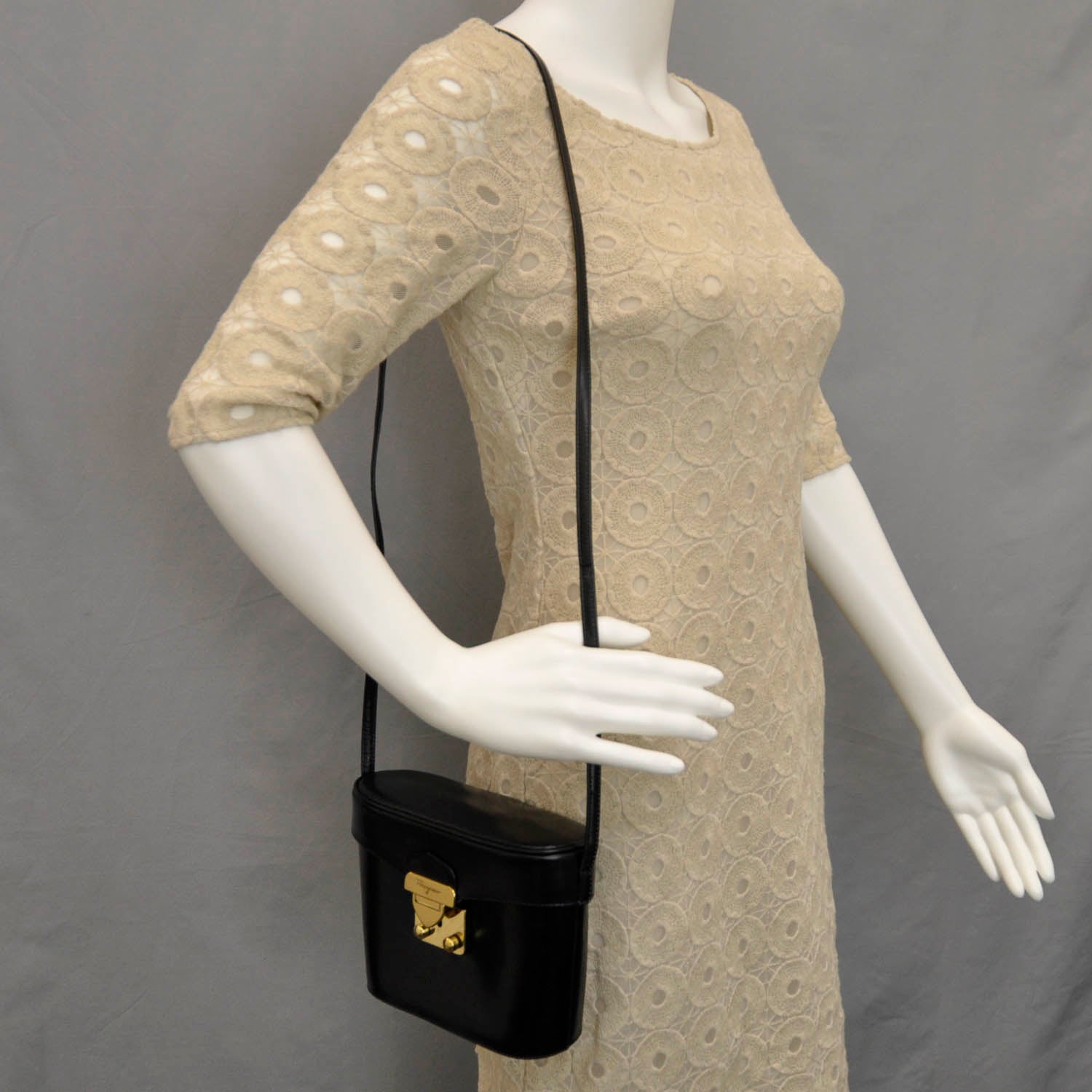 FASHIONPHILE SALVATOREFERRAGAMOVintageLeatherShoulderBagBlack 2 of 8