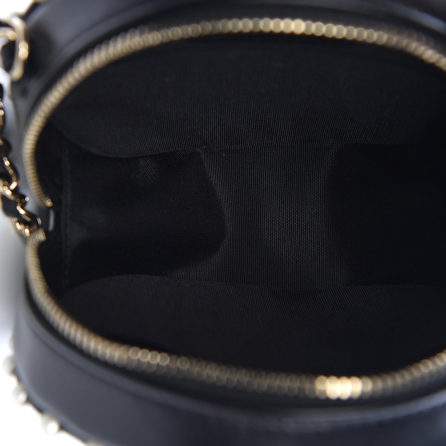 Calfskin Quilted Pearl Round Clutch With Chain Black