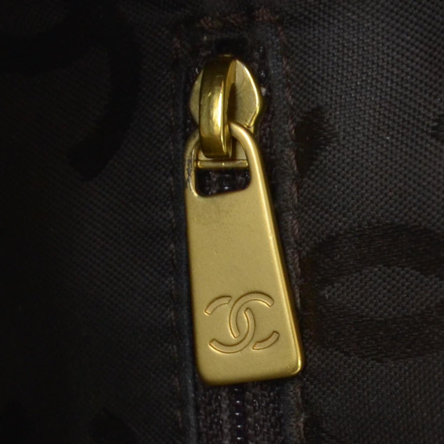 Caviar Shoulder Bag Brown
