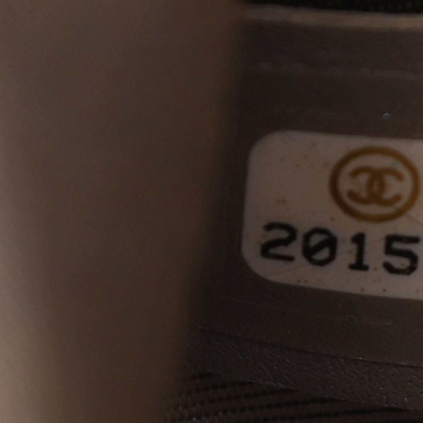 Caviar Quilted Medium Boy Flap Light Grey