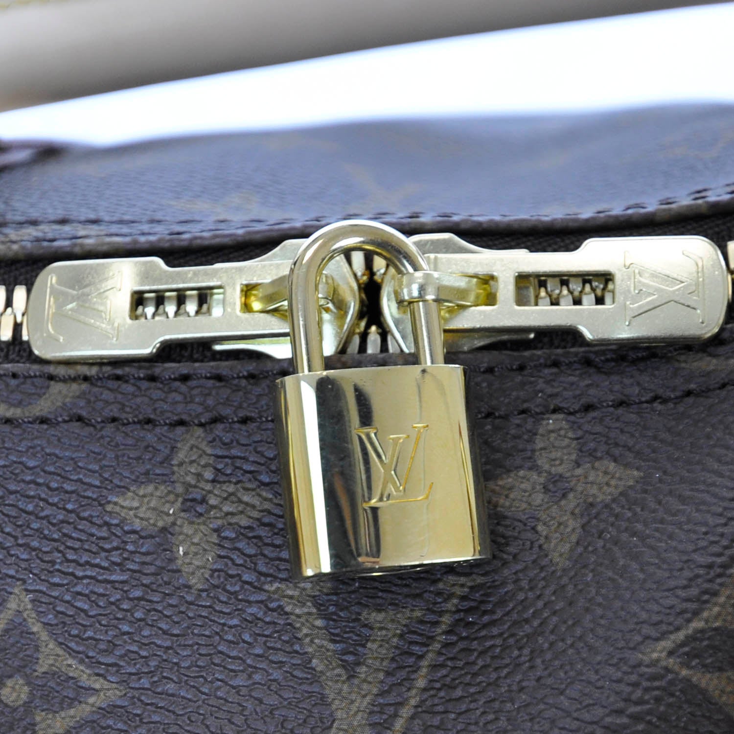 Louis Vuitton Monogram Keepall 55 9 of 12