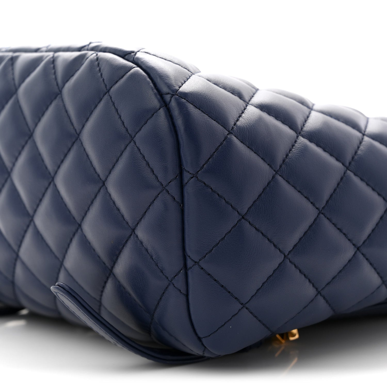 CHANEL ネイビー キルティング バッグ Chanel Calfskin Quilted Small Urban Spirit Backpack Navy 1872678