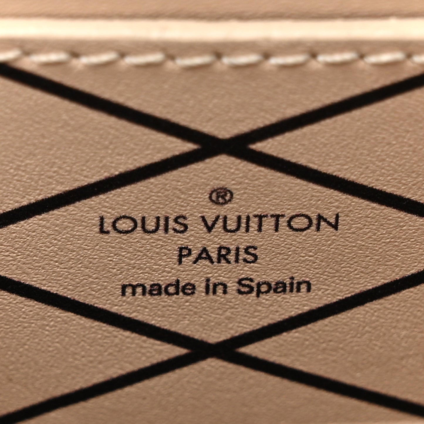 Epi Pochette Trunk Verticale Rose Ballerine