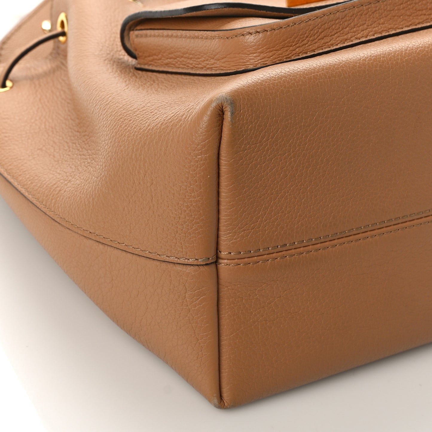 Calfskin Lockme Bucket MM Arizona Beige