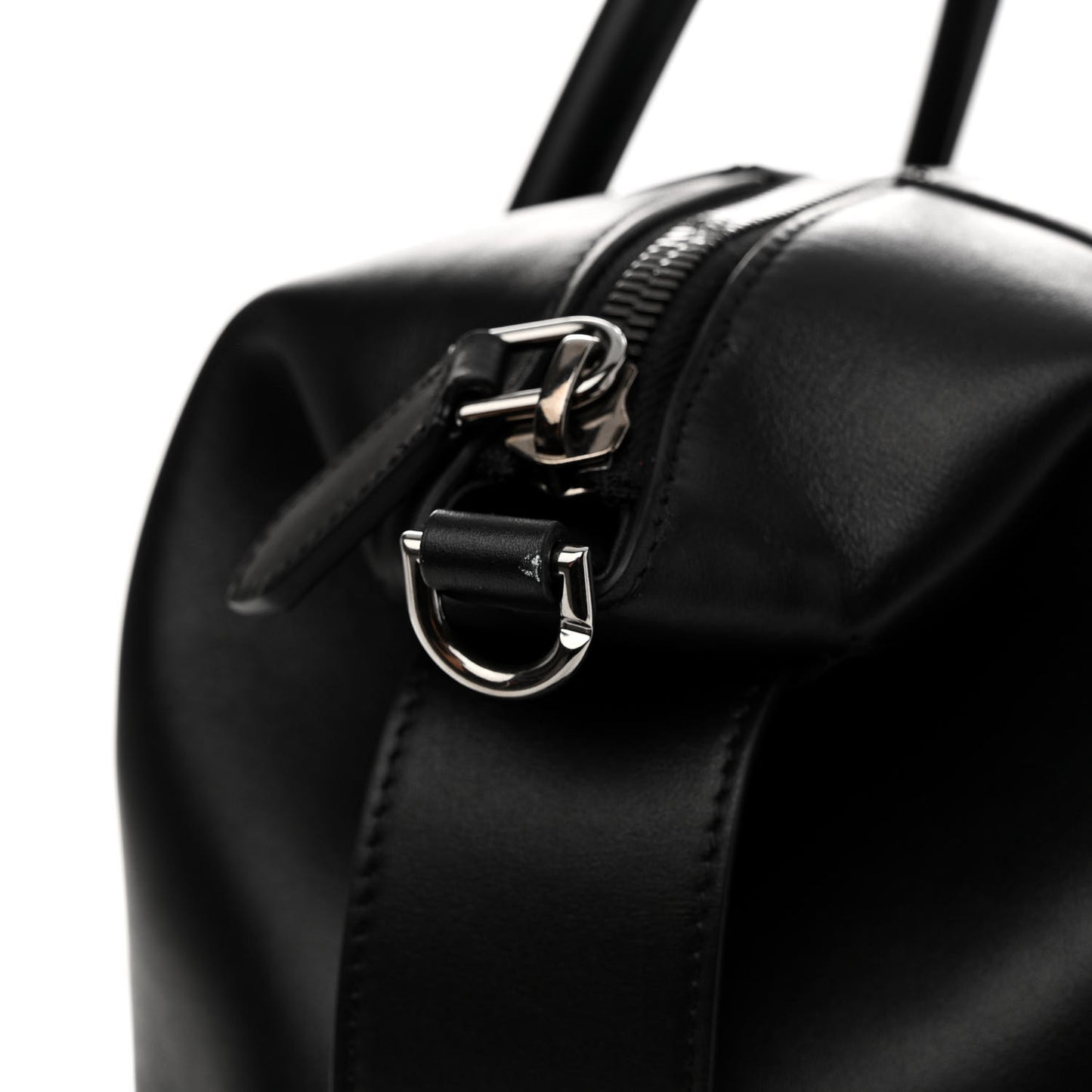 Smooth Calfskin Medium Soft Antigona Black