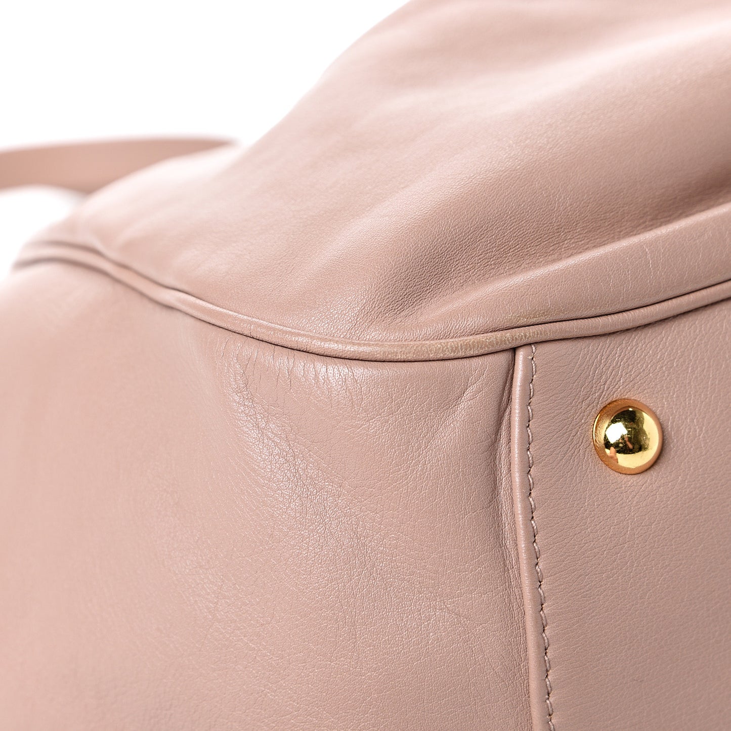 Vitello Lux Gathered Tote Cammeo