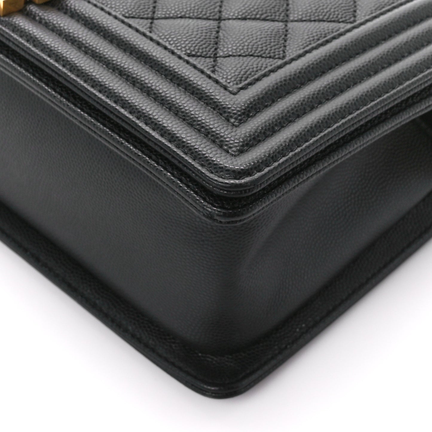 Caviar Quilted Medium Boy Flap Black