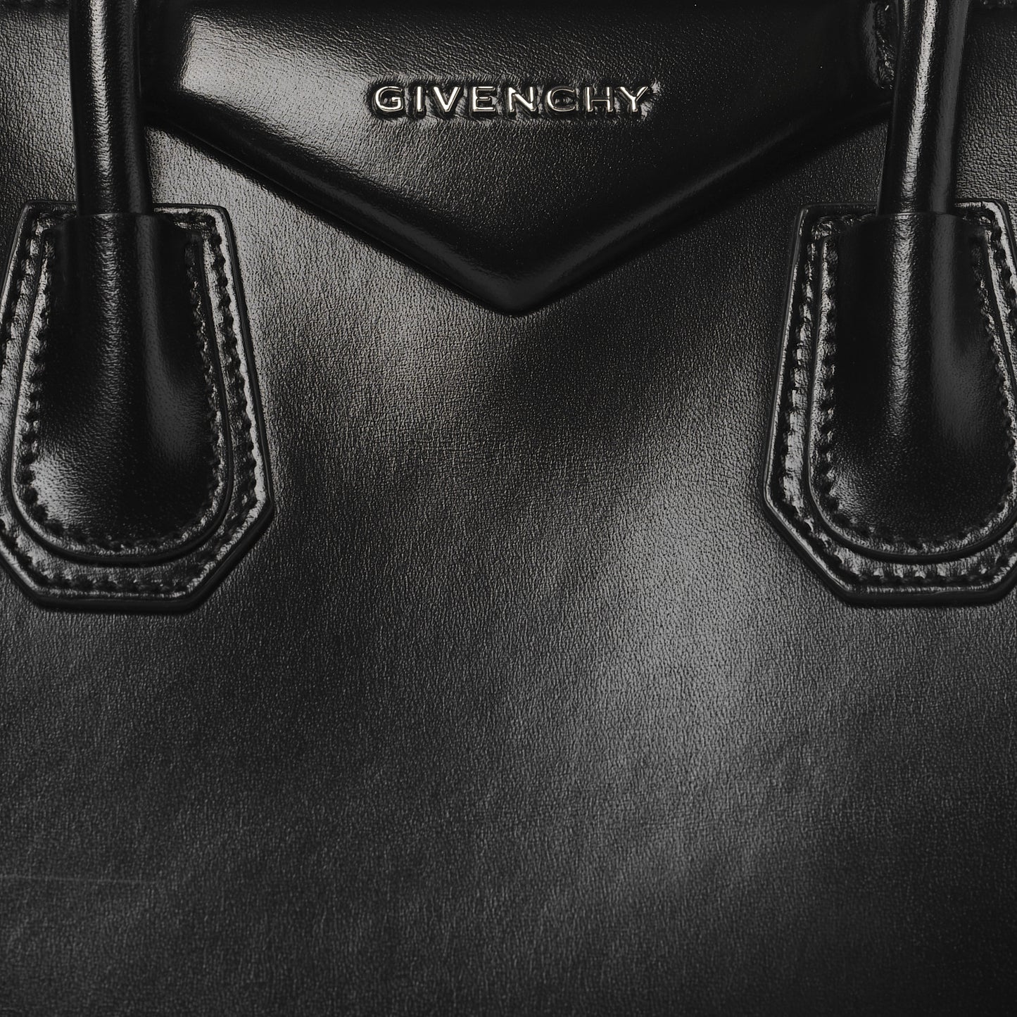 Shiny Lord Calfskin Small Antigona Black