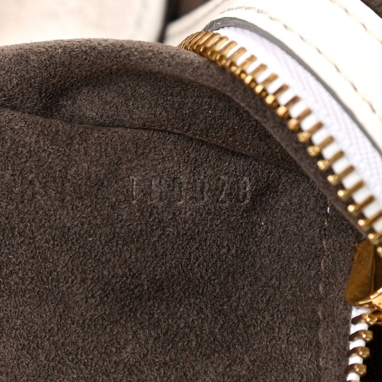 Louis Vuitton Mahina XL White 7 of 12