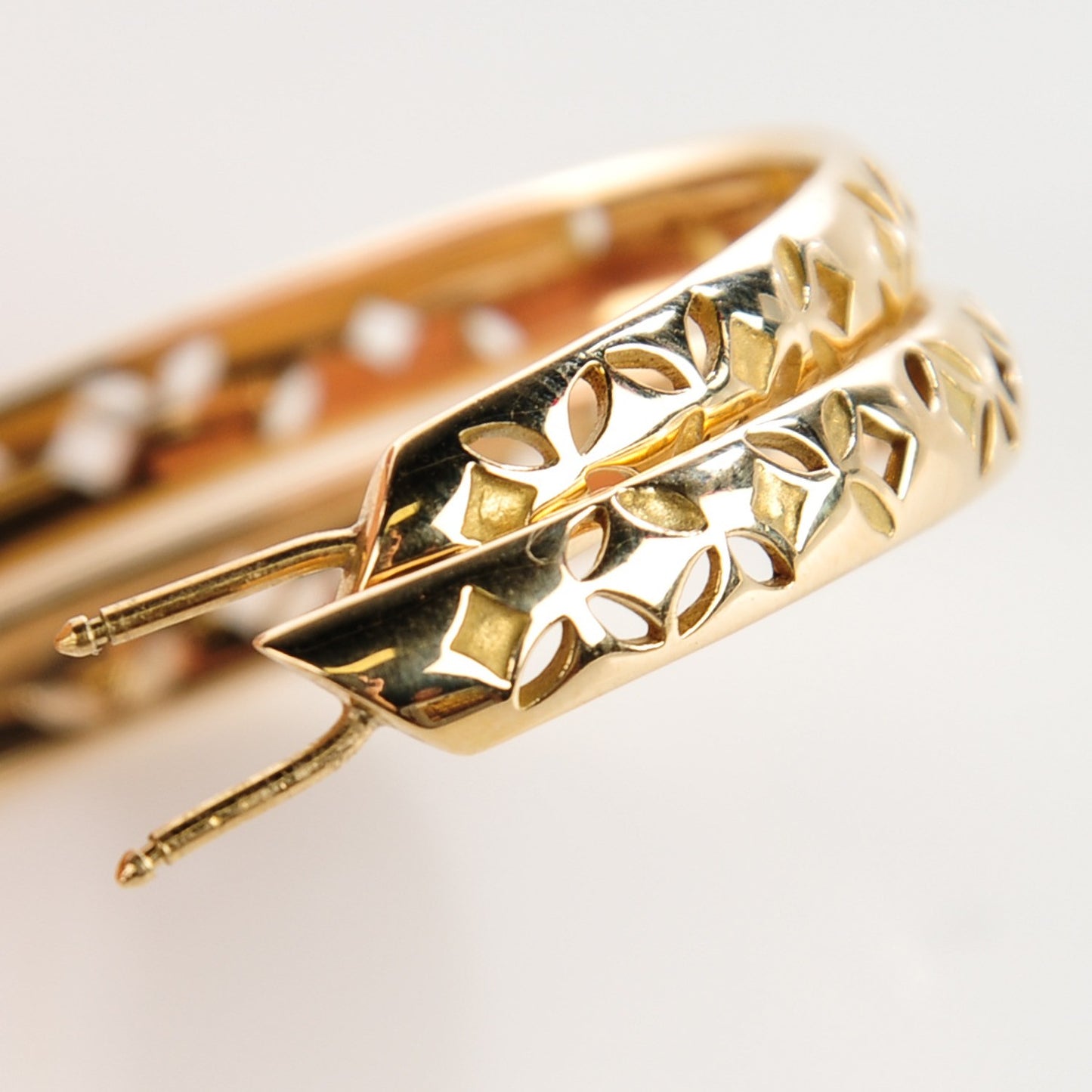 18K Yellow Gold Gallea Hoop Earrings