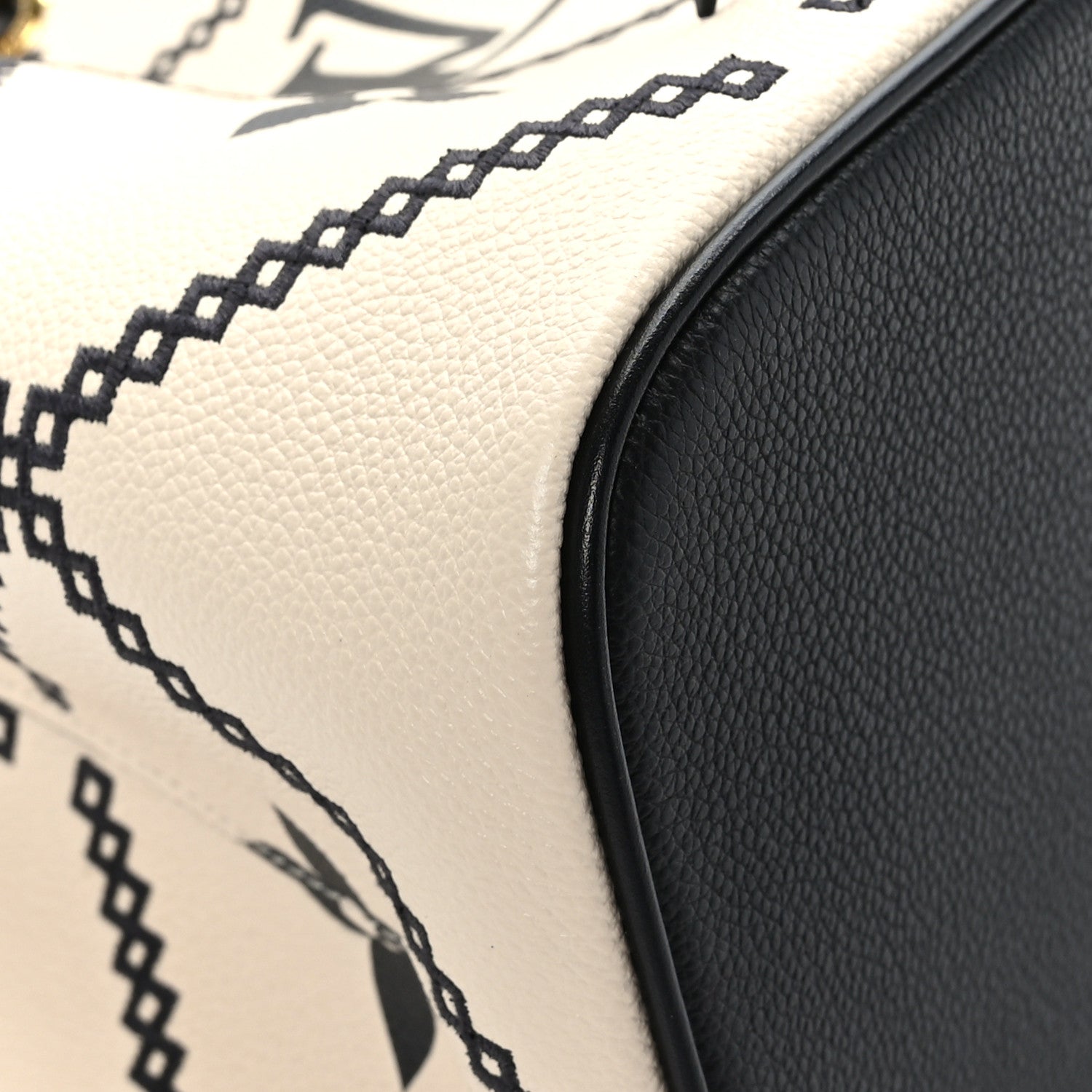 Louis Vuitton Empreinte Monogram Giant Broderies Neonoe MM Cream Black 6 of 9
