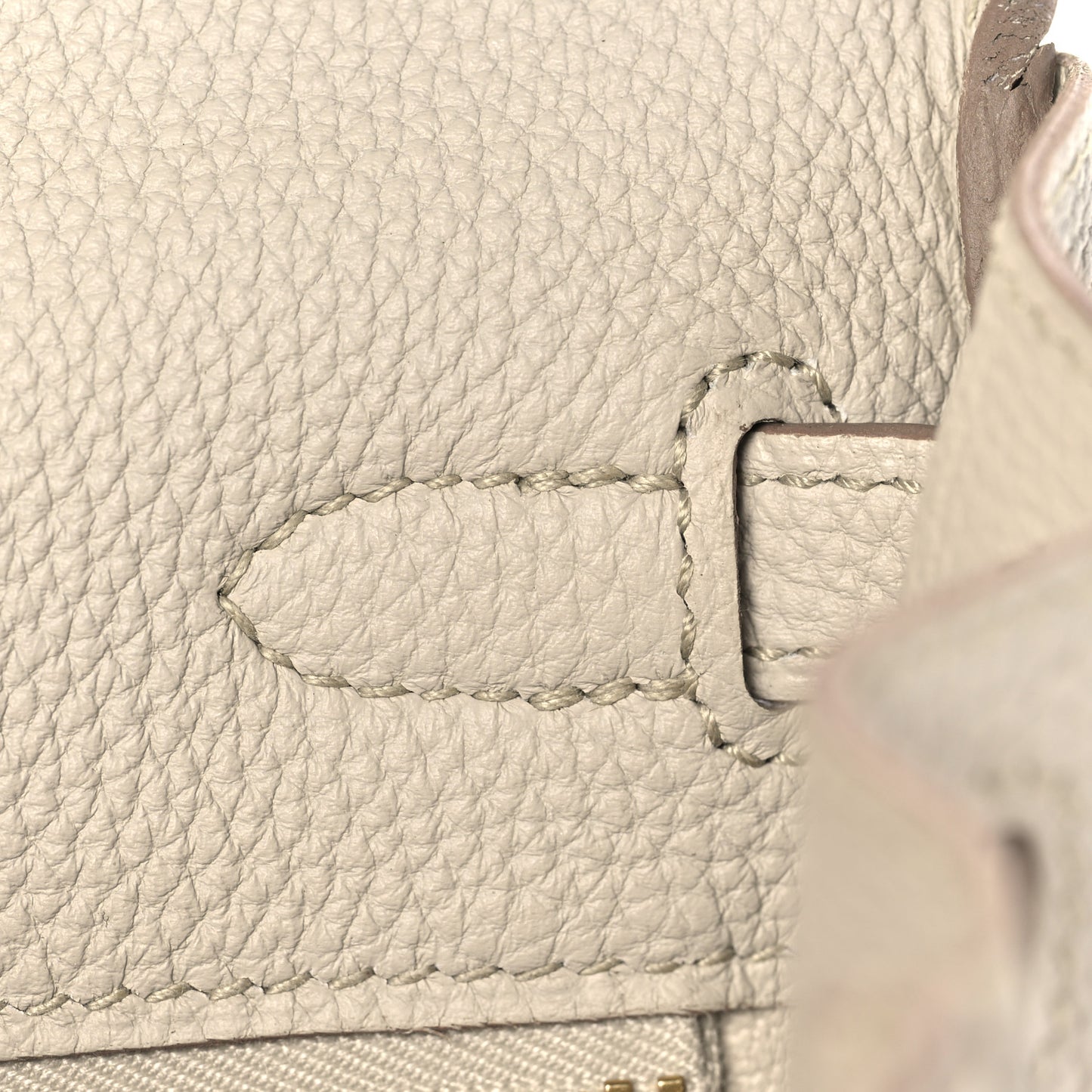 Togo Kelly Retourne 25 Beton