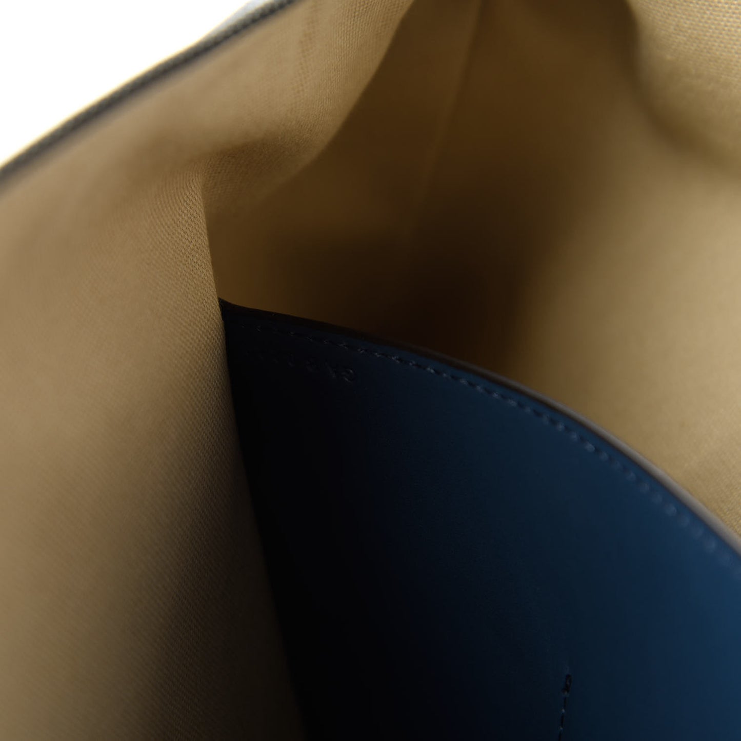Smooth Calfskin Medium Soft Antigona Midnight