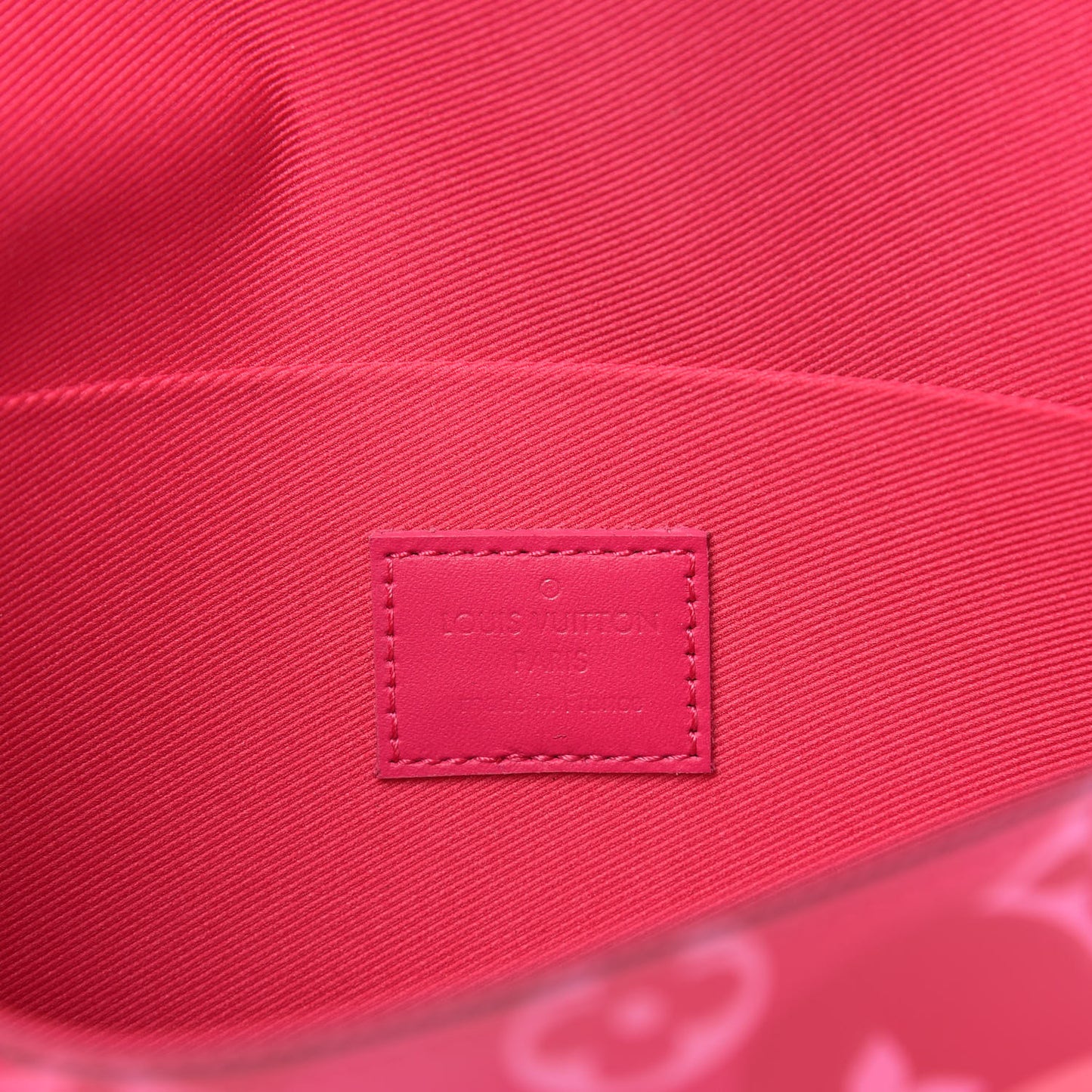 Vernis Valentine Pochette Felicie Chain Wallet Fuchsia