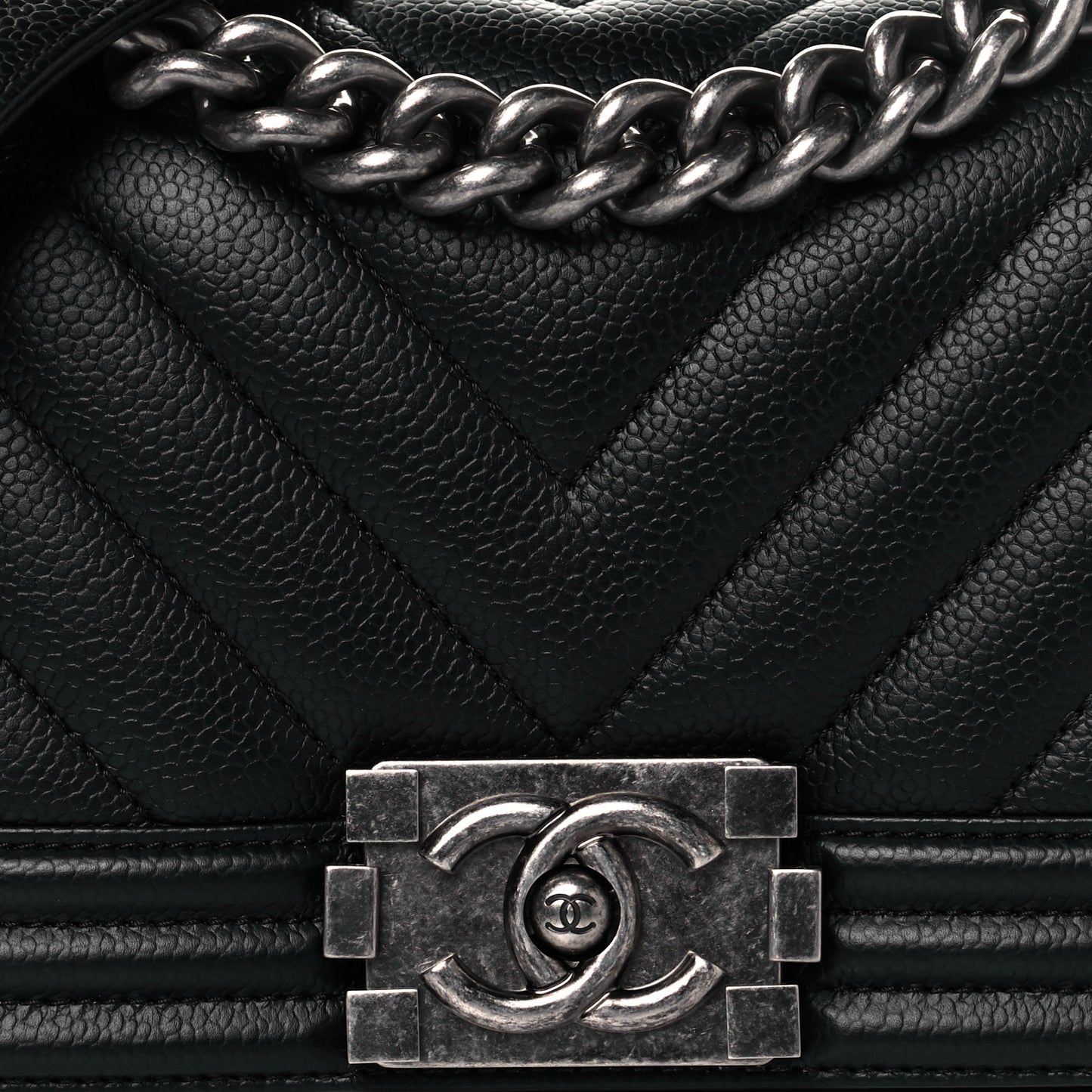 Caviar Chevron Quilted Small Boy Flap Black