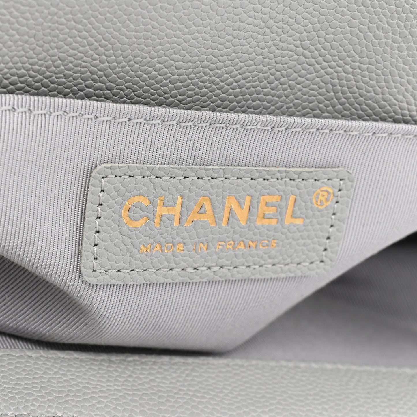 Caviar Quilted Medium Boy Flap Light Grey