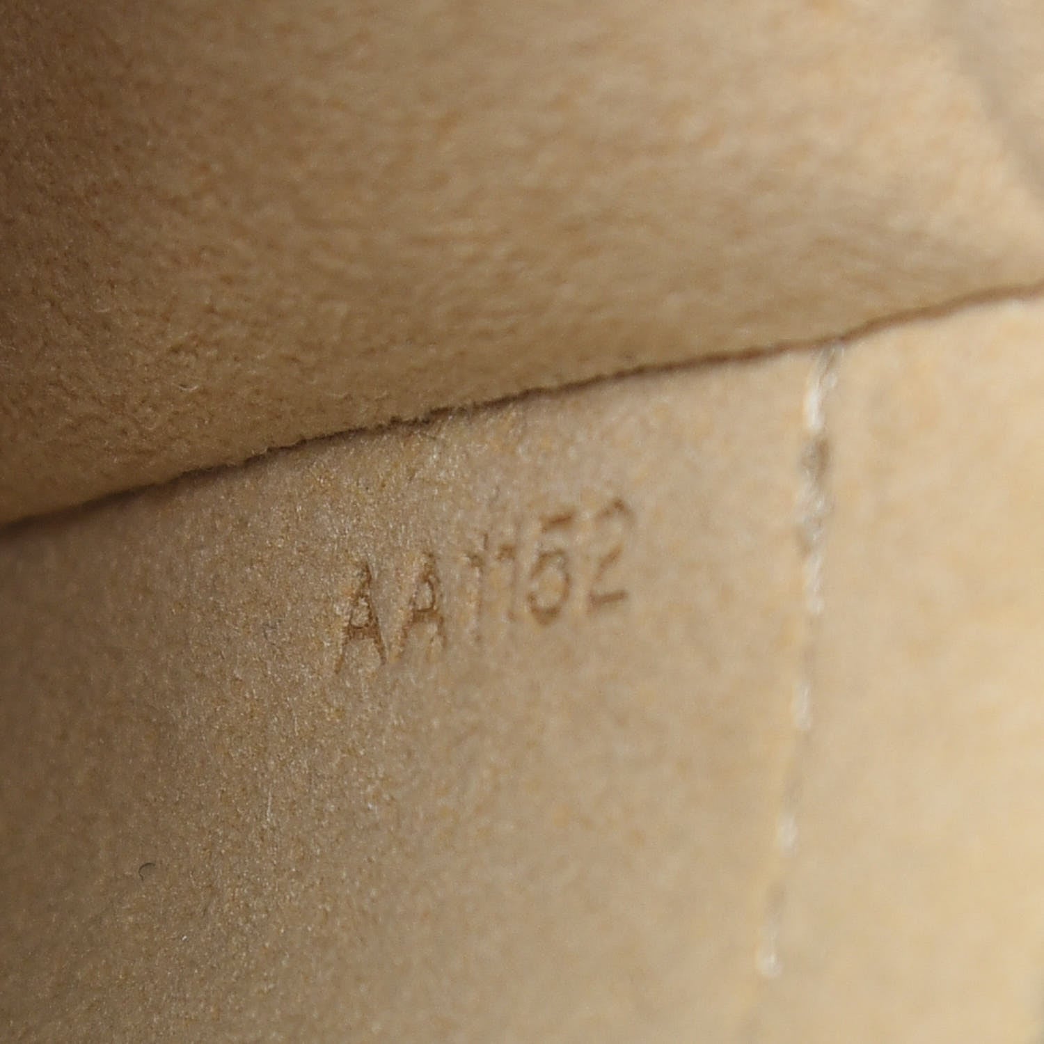 Louis Vuitton Monogram Pochette Milla MM 7 of 9
