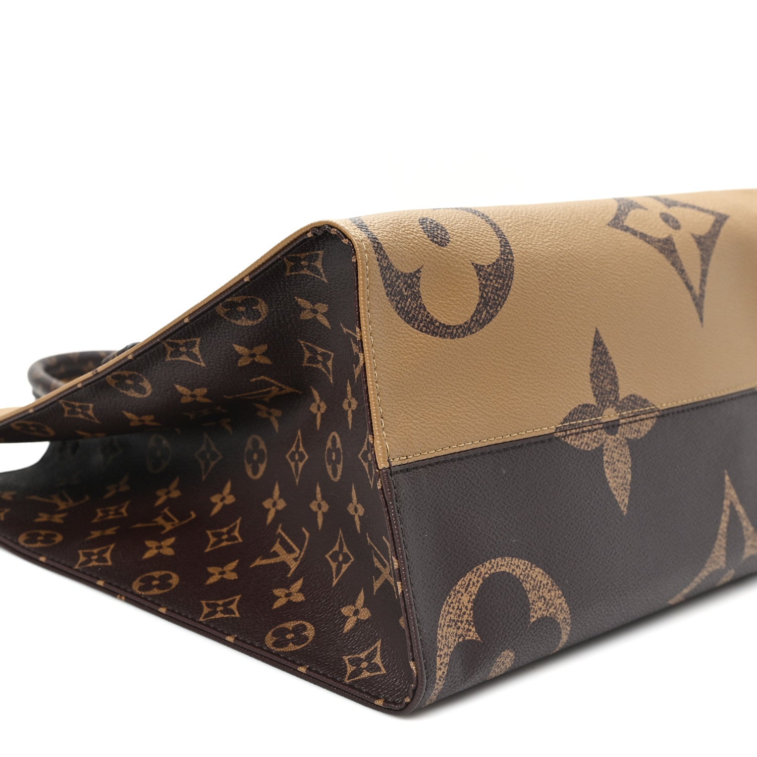 Louis Vuitton Reverse Monogram Giant Onthego Voyage 8 of 9