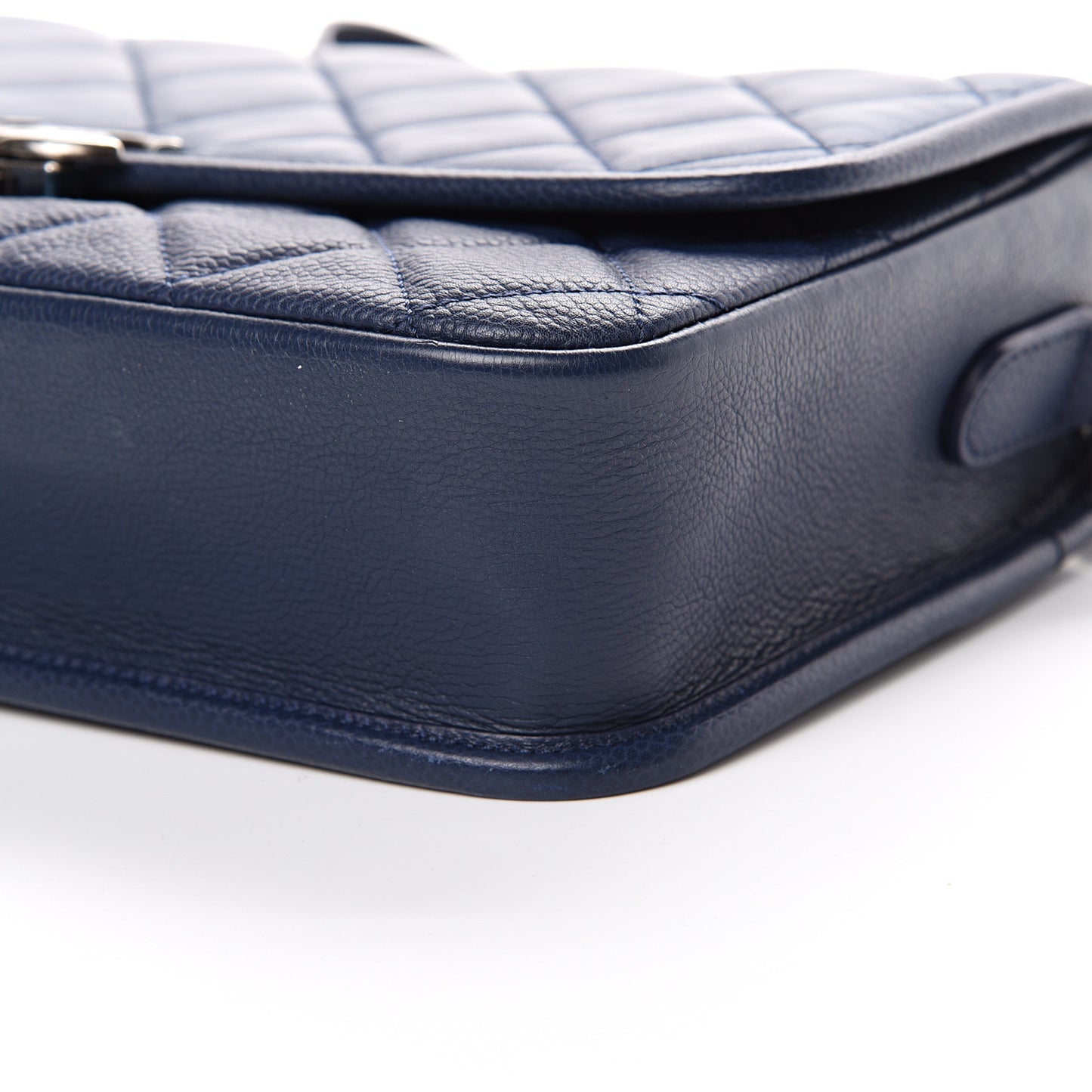 Caviar Iridescent Calfskin Quilted Medium Daily Carry Messenger Navy