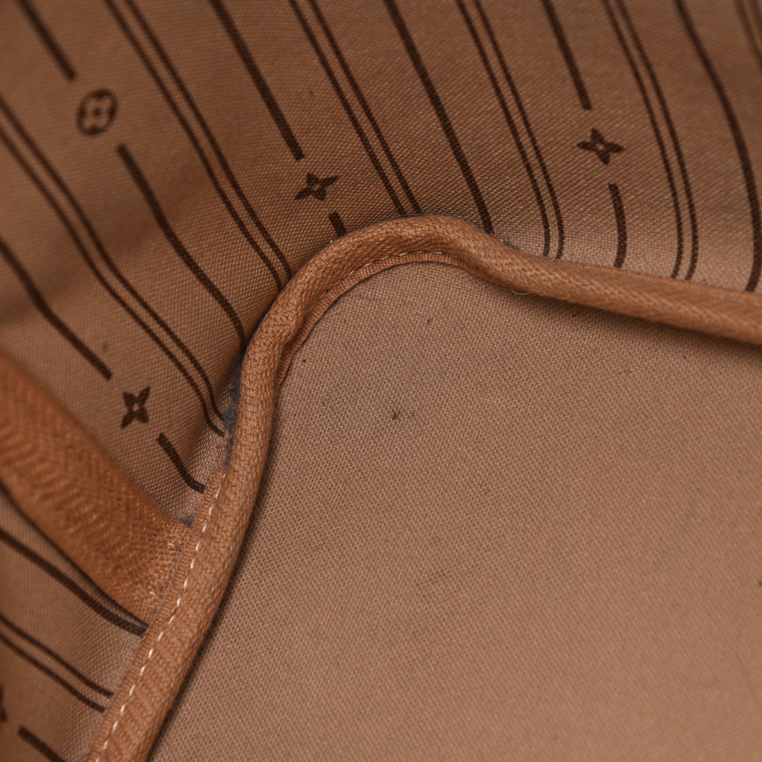 Louis Vuitton Monogram Neverfull MM 20 of 34
