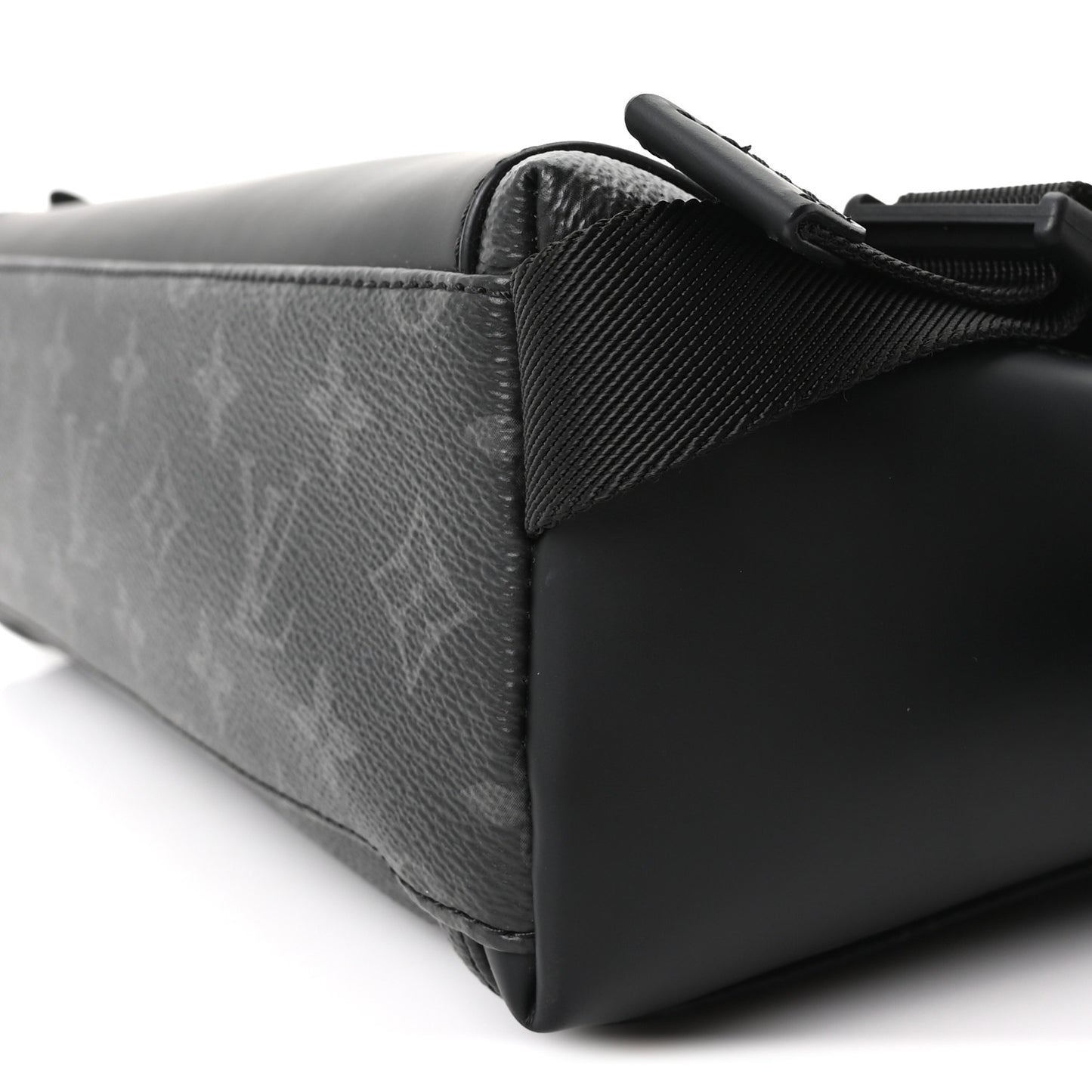 Monogram Eclipse Voyager PM Messenger
