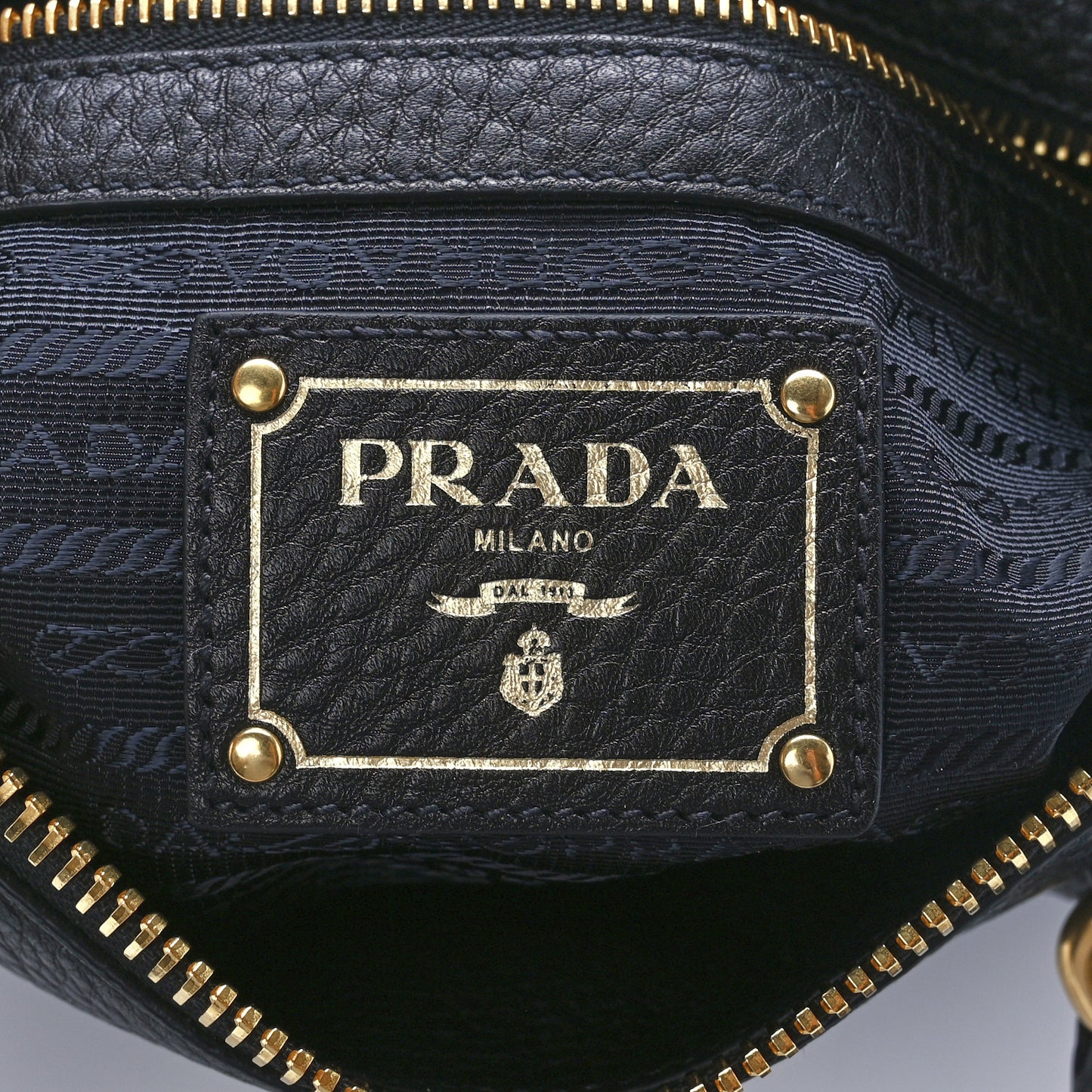 Vitello Phenix Shoulder Bag Black
