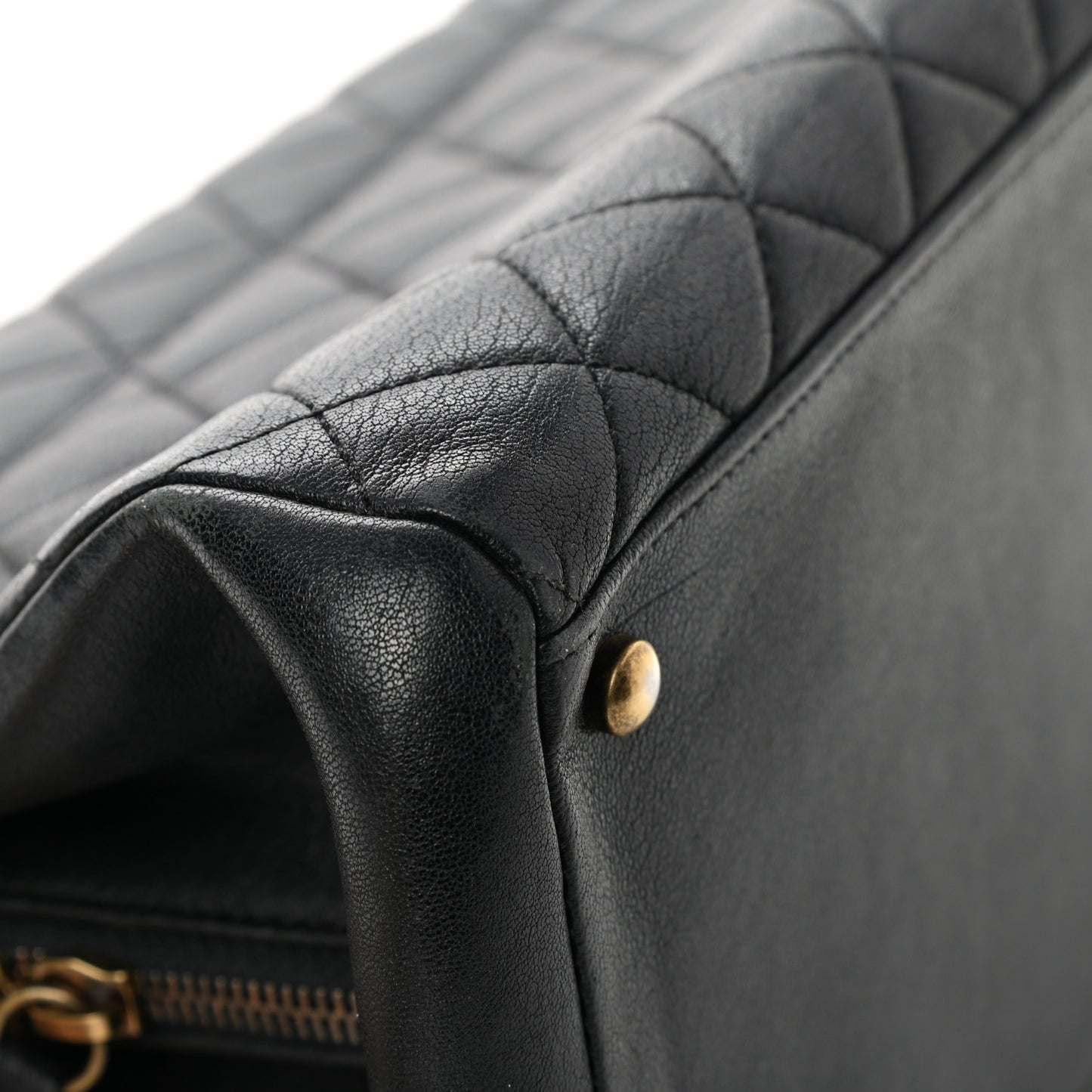 Shiny Sheepskin Quilted Large Trapezio Flap Black