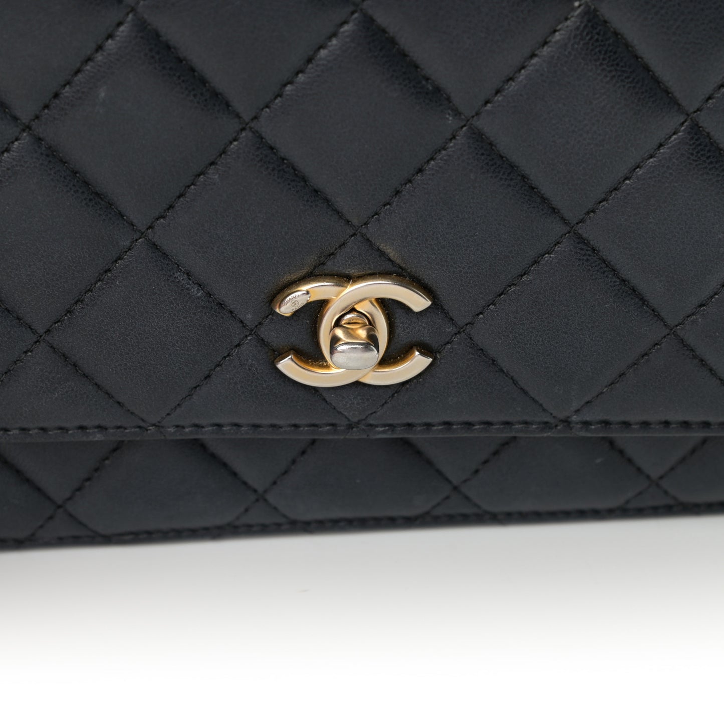 Lambskin Quilted CC Pearl Crush Wallet on Chain WOC Black