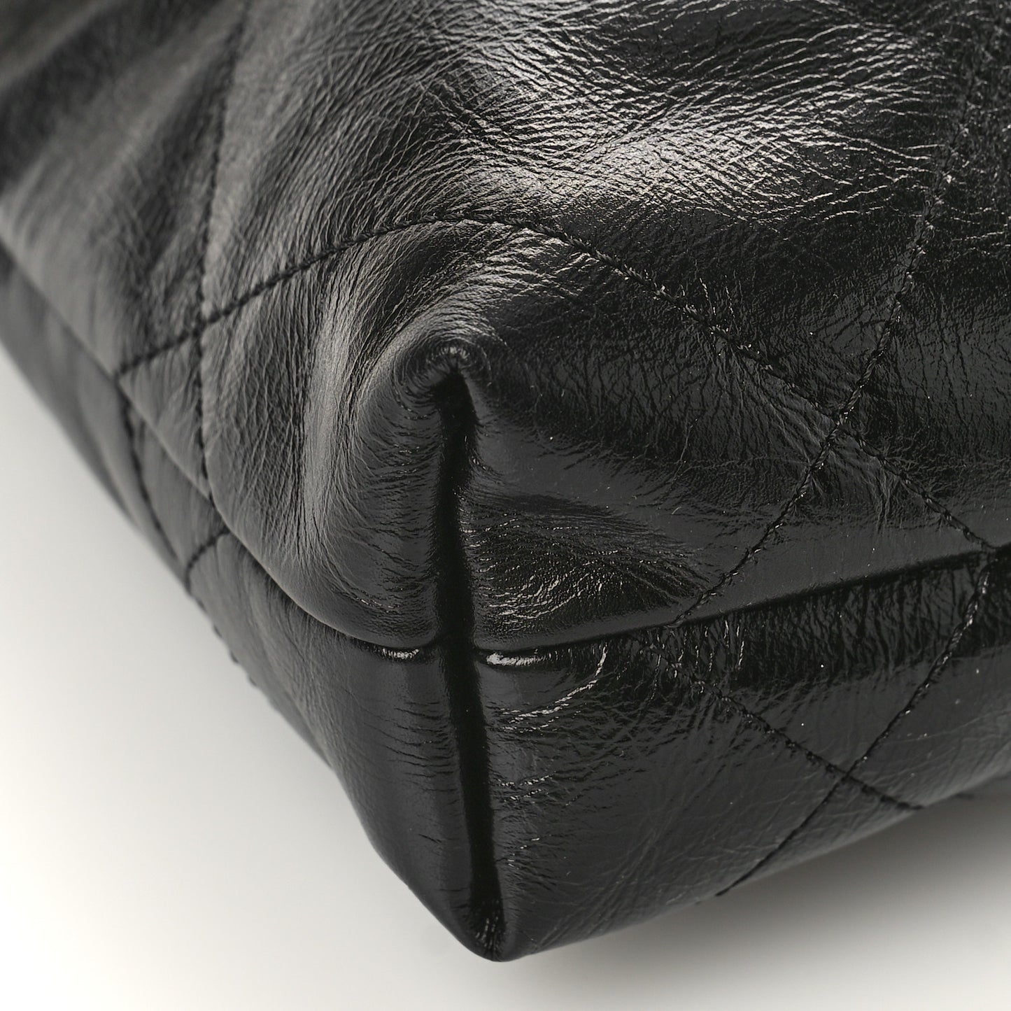 Shiny Crumpled Calfskin Quilted Pearl Mini Chanel 22 Black