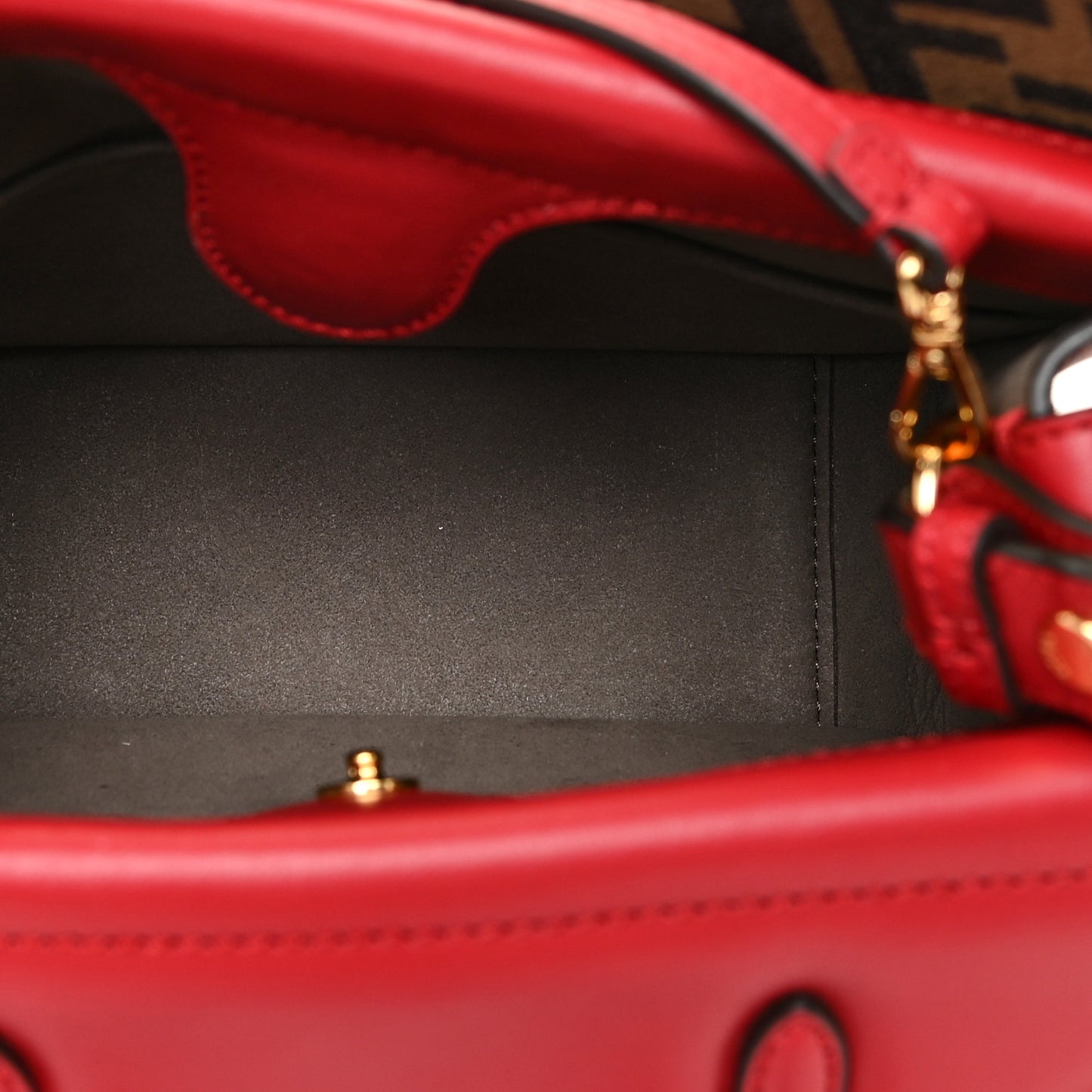 Vitello Grace Matte Small Flip Tote Fragola