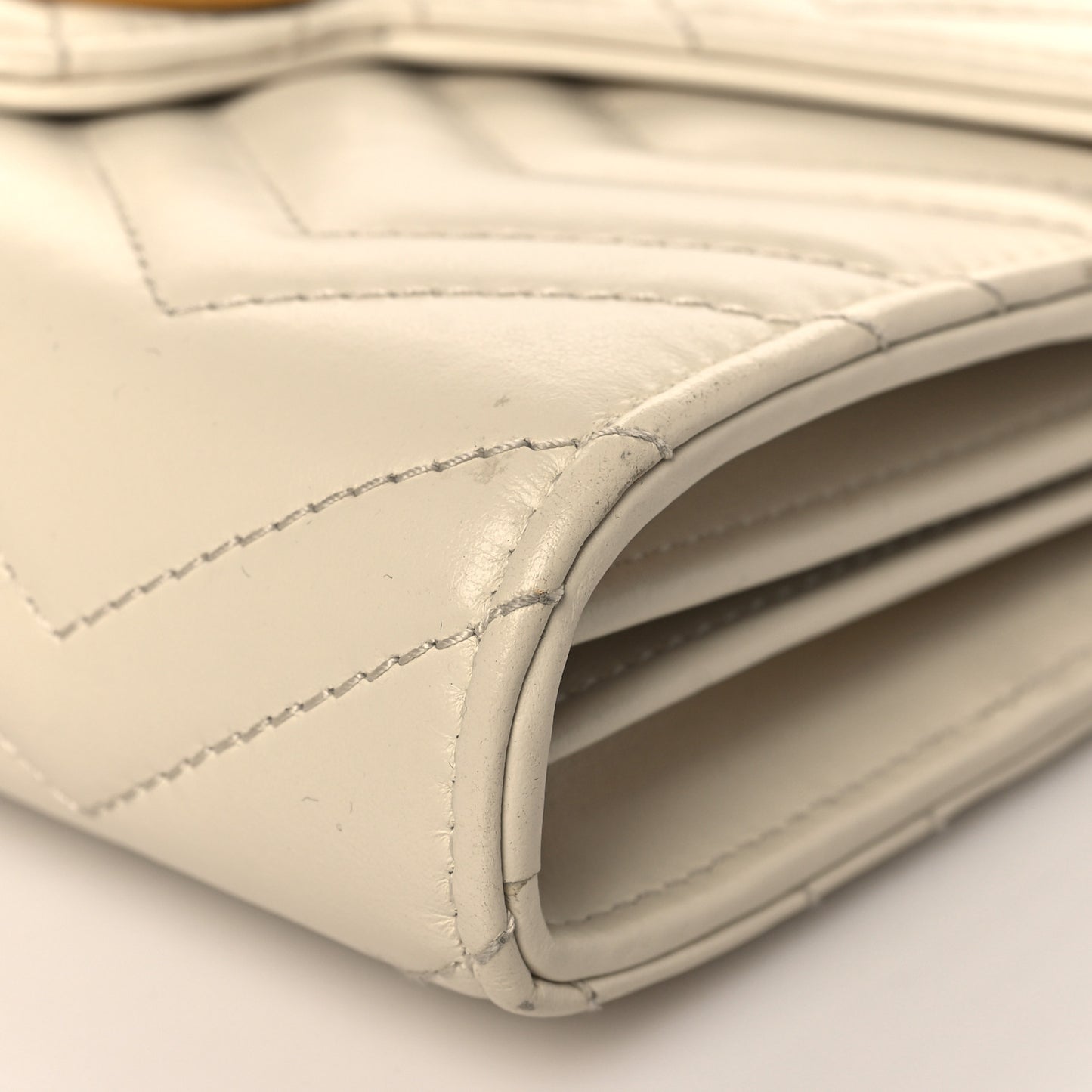 Calfskin Matelasse GG Marmont Chain Wallet Mystic White