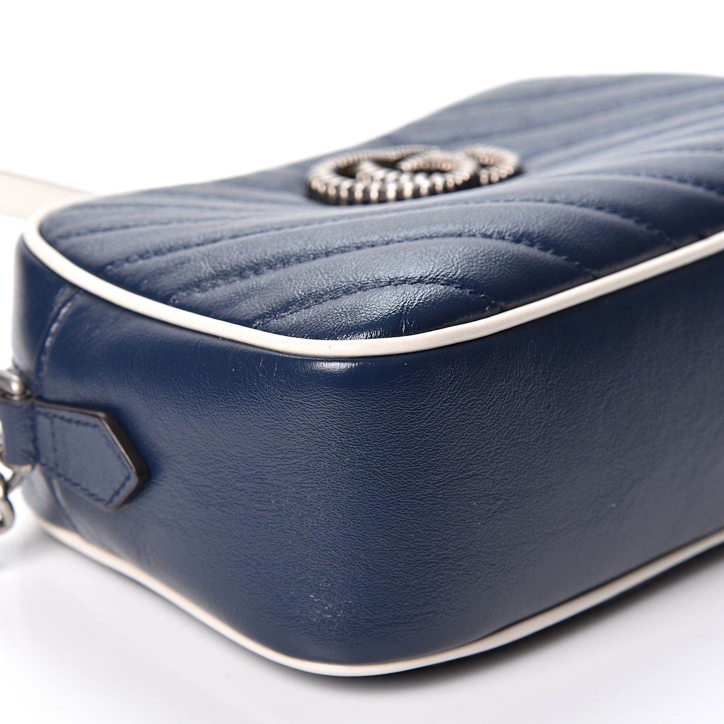 Vintage Effect Calfskin Matelasse Diagonal Small Torchon GG Marmont Chain Shoulder Bag Blue Agata Mystic White