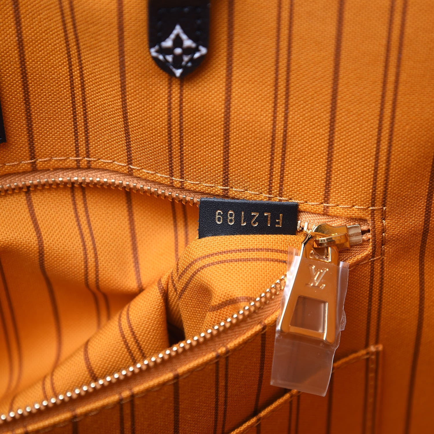 Louis Vuitton Monogram Giant Jungle Onthego GM Black 8 of 11