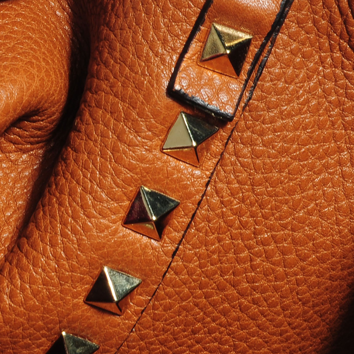 Pebbled Calfskin Medium Rockstud Reversible Tote Light Cuir Marine