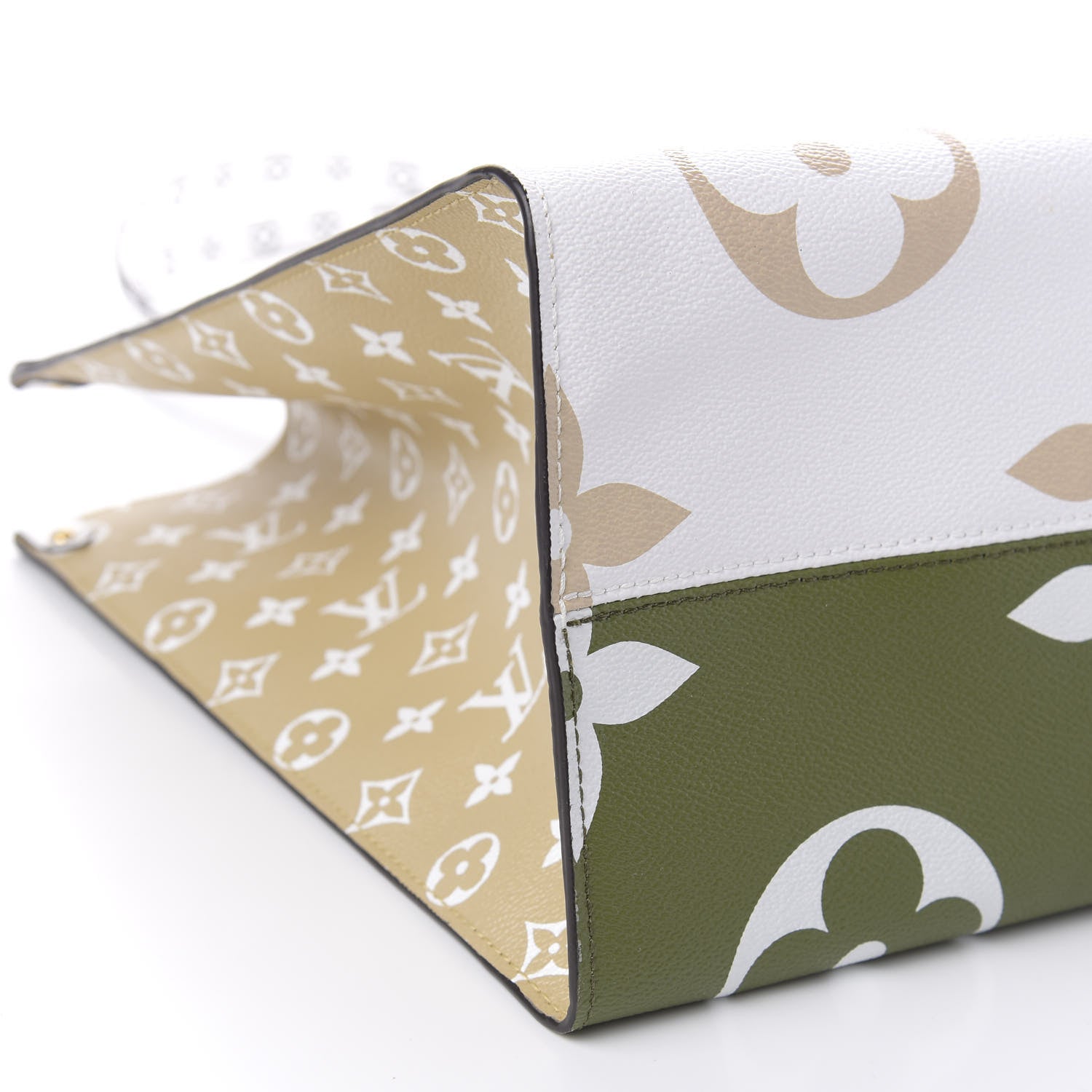 Louis Vuitton Monogram Giant Onthego GM Kaki Beige 7 of 10