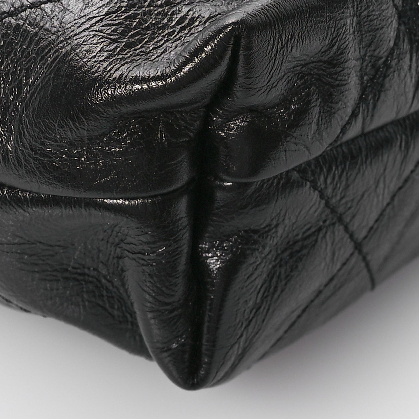 Shiny Crumpled Calfskin Quilted Pearl Mini Chanel 22 Black