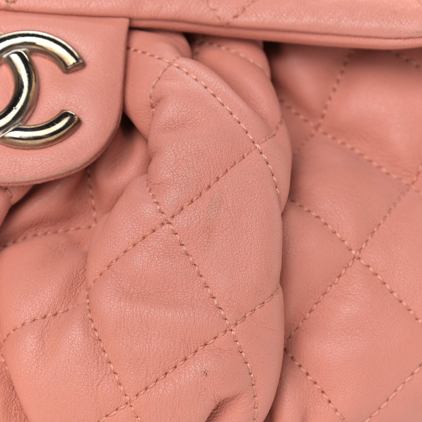 Washed Lambskin Quilted Medium Chain Around Messenger Salmon