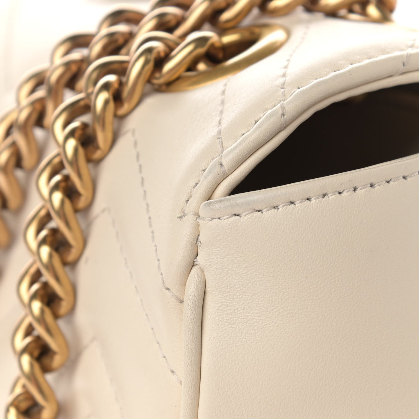 Calfskin Matelasse Maxi GG Marmont Top Handle Shoulder Bag Mystic White