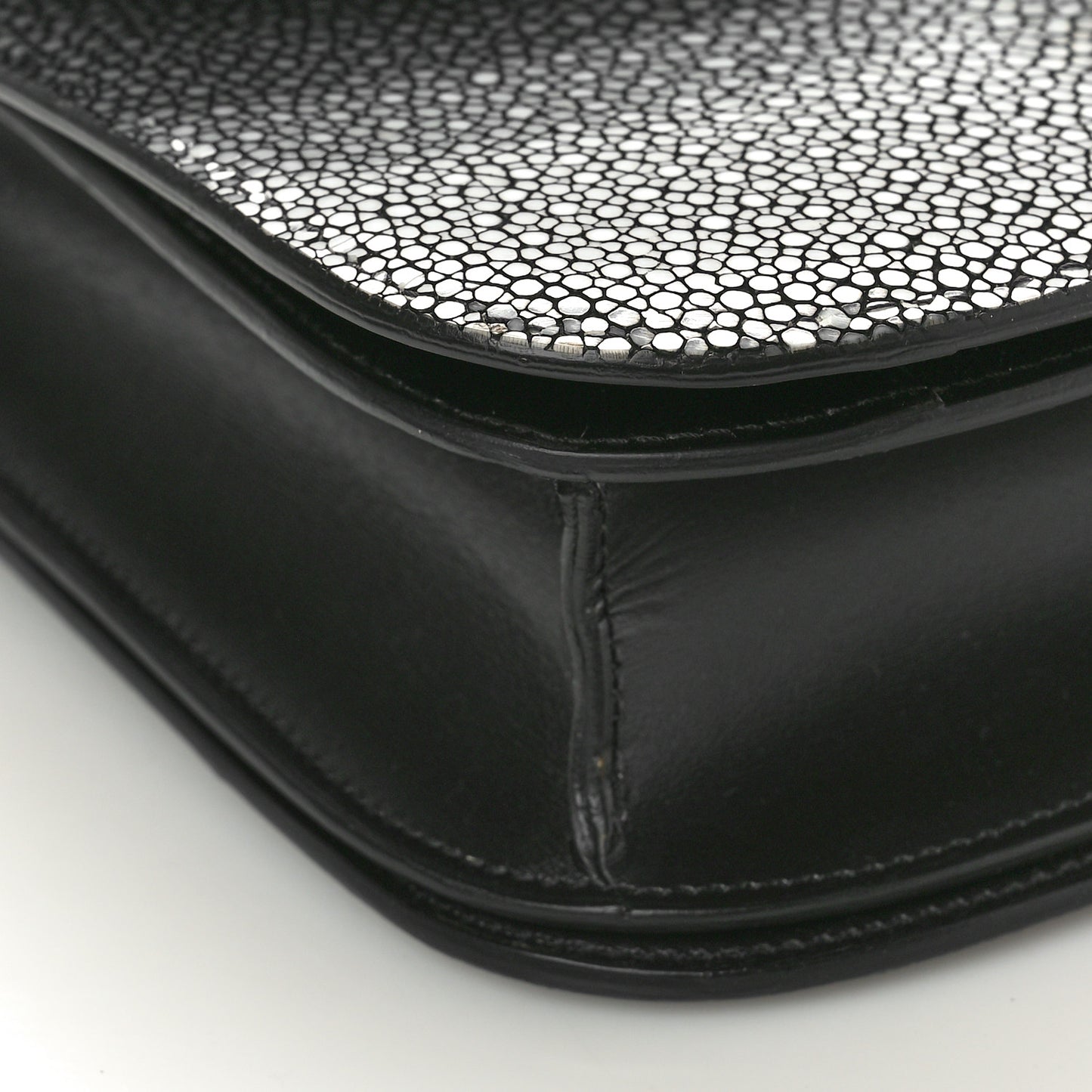 Stingray Medium Classic Box Flap Bag Navy