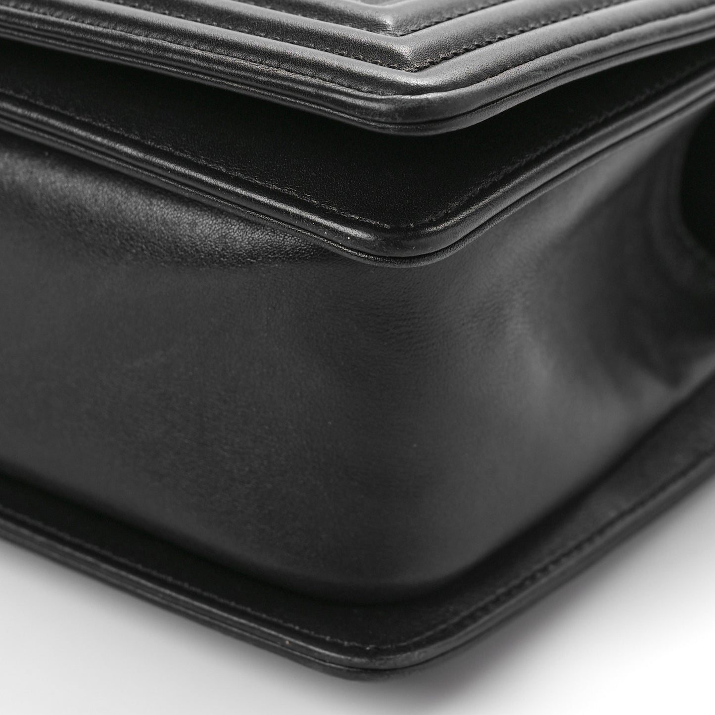 Lambskin Chevron Quilted Medium Boy Flap Black