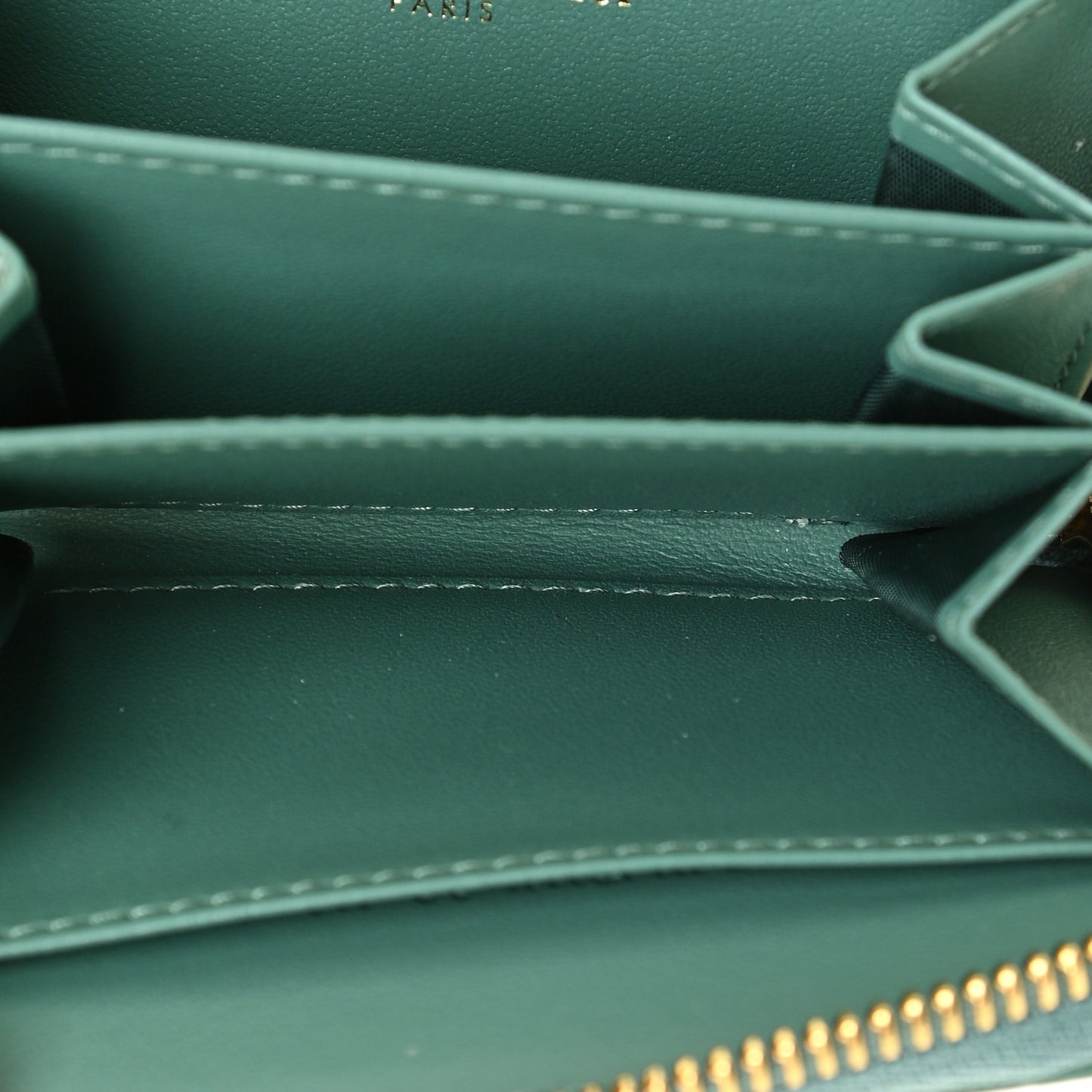 Grained Calfskin Supple Cannage Caro Compact Wallet Vert Tundra