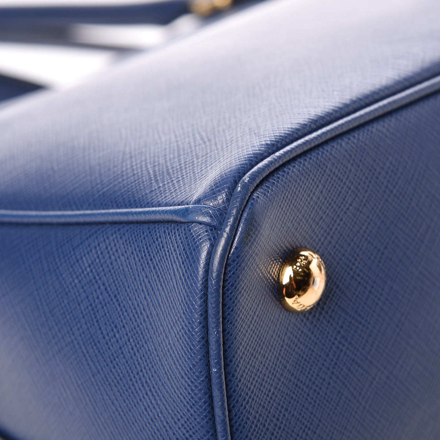 Saffiano Lux Medium Tote Bluette